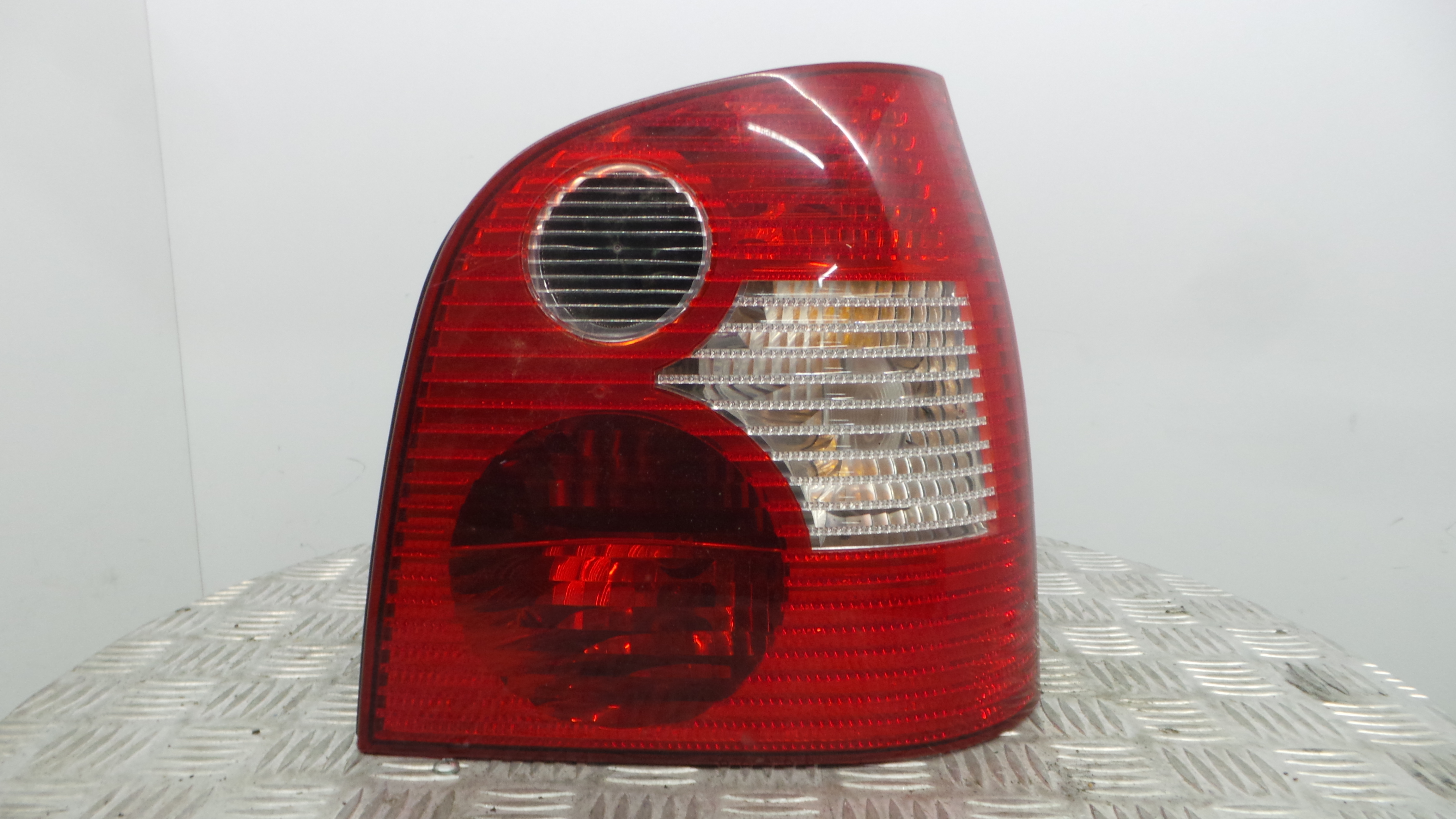 Farolim Stop Dto 6Q6945096G - VW POLO (9N_, 9A_)-35192902 Farolim Stop Dto 6Q6945096G - VW POLO (9N_, 9A_)-35192902