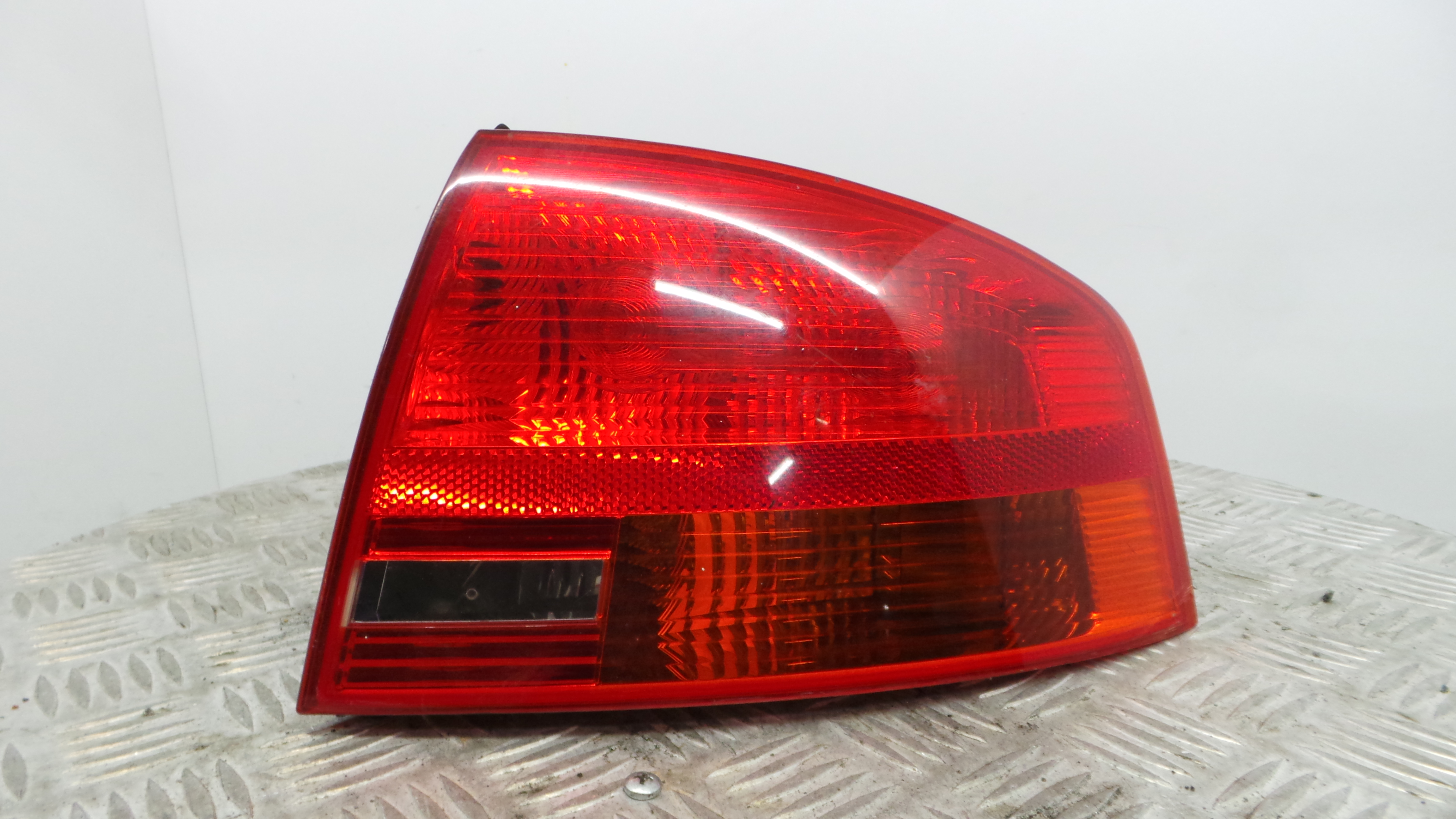 Farolim Stop Dto 8E5945096 - AUDI A4 B7 (8EC)-35196685 Farolim Stop Dto 8E5945096 - AUDI A4 B7 (8EC)-35196685