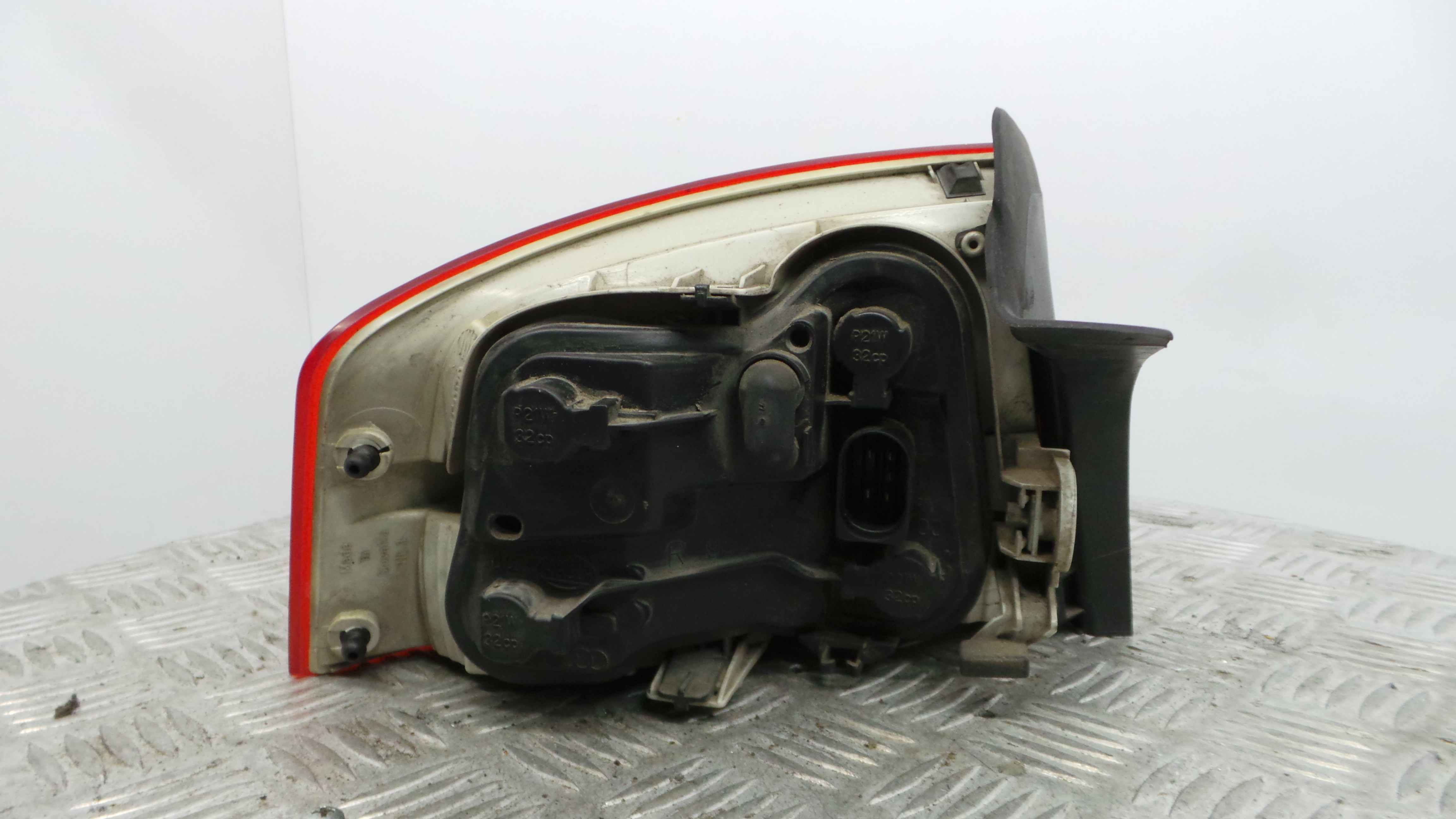 Farolim Stop Dto 8E5945096 - AUDI A4 B7 (8EC)-35196685