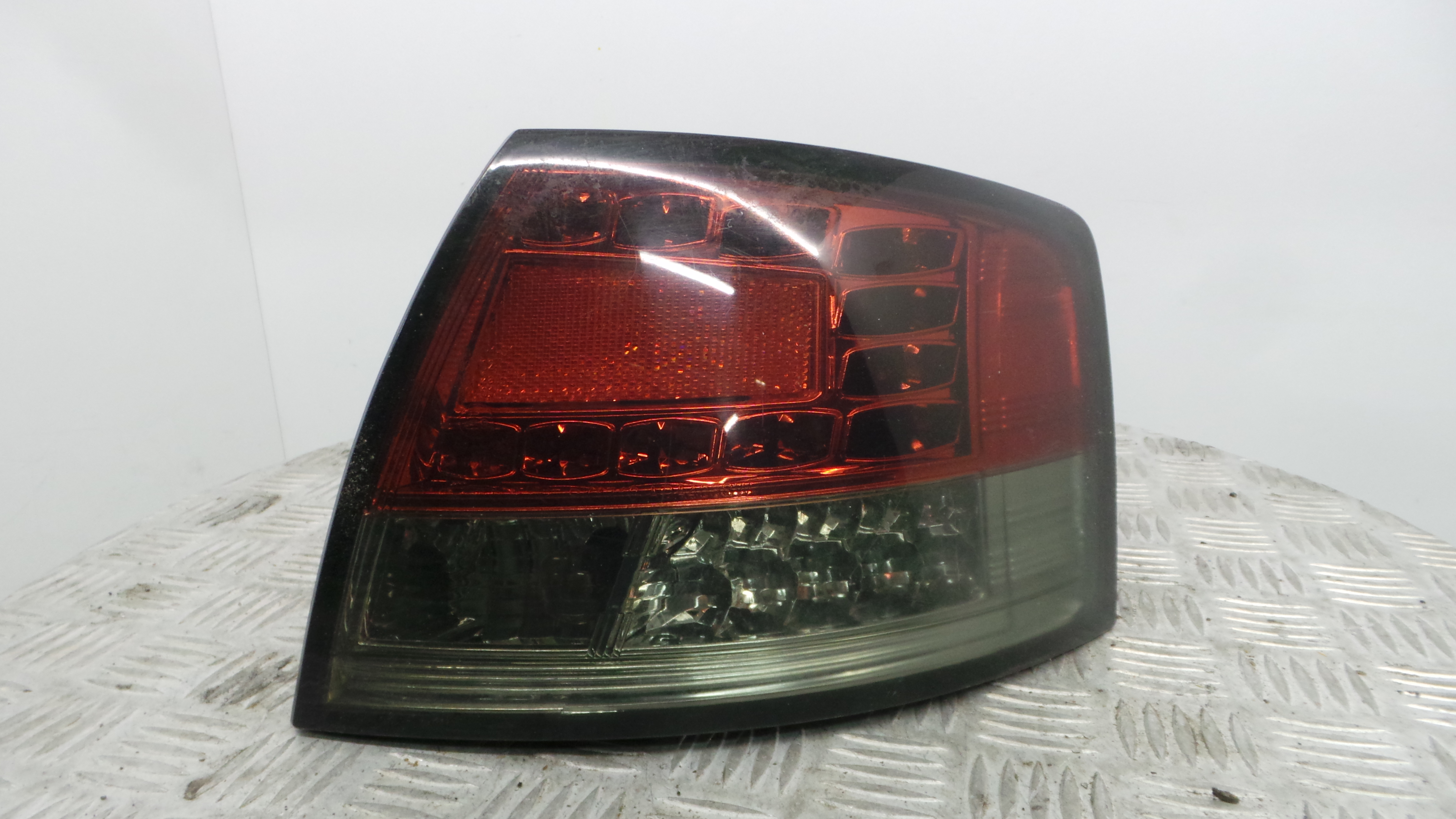 Farolim Stop Dto  - AUDI A4 B7 (8EC)-35197073 Farolim Stop Dto  - AUDI A4 B7 (8EC)-35197073