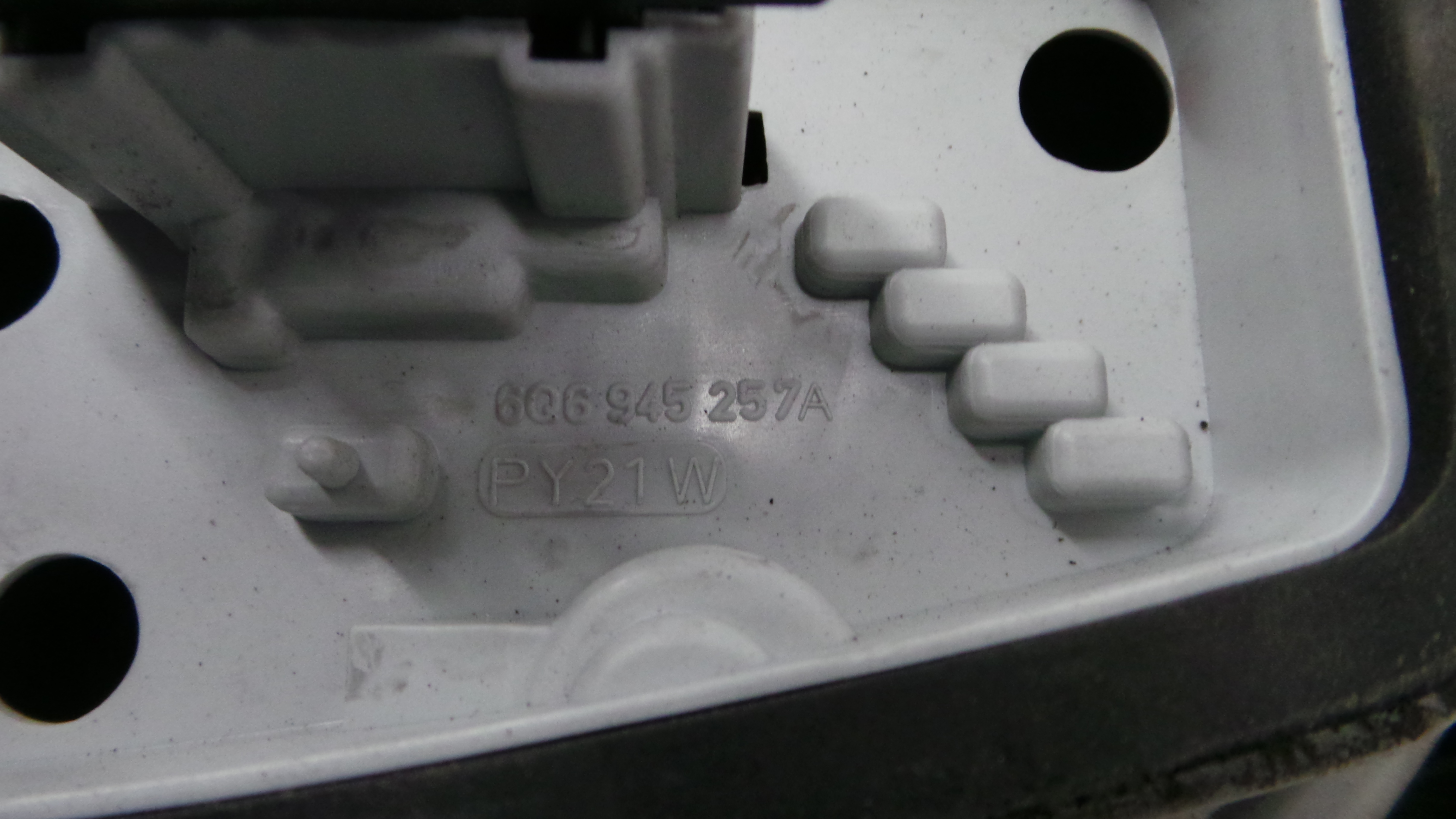 Farolim Stop Esq 6Q6945095G - VW POLO (9N_, 9A_)-35197462