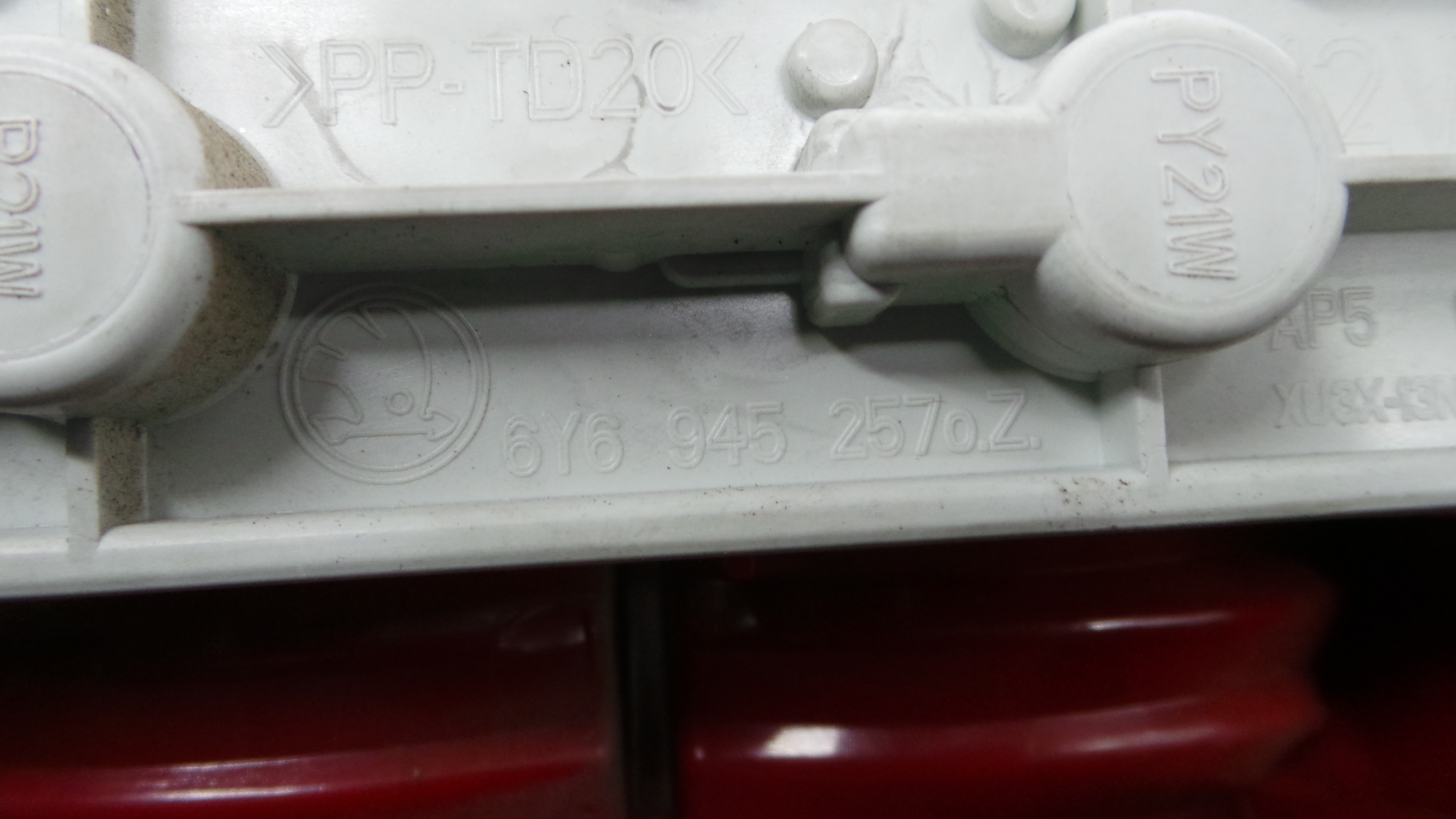 Farolim Stop Esq 6Y6945111B - SKODA FABIA I (6Y2)-35903204