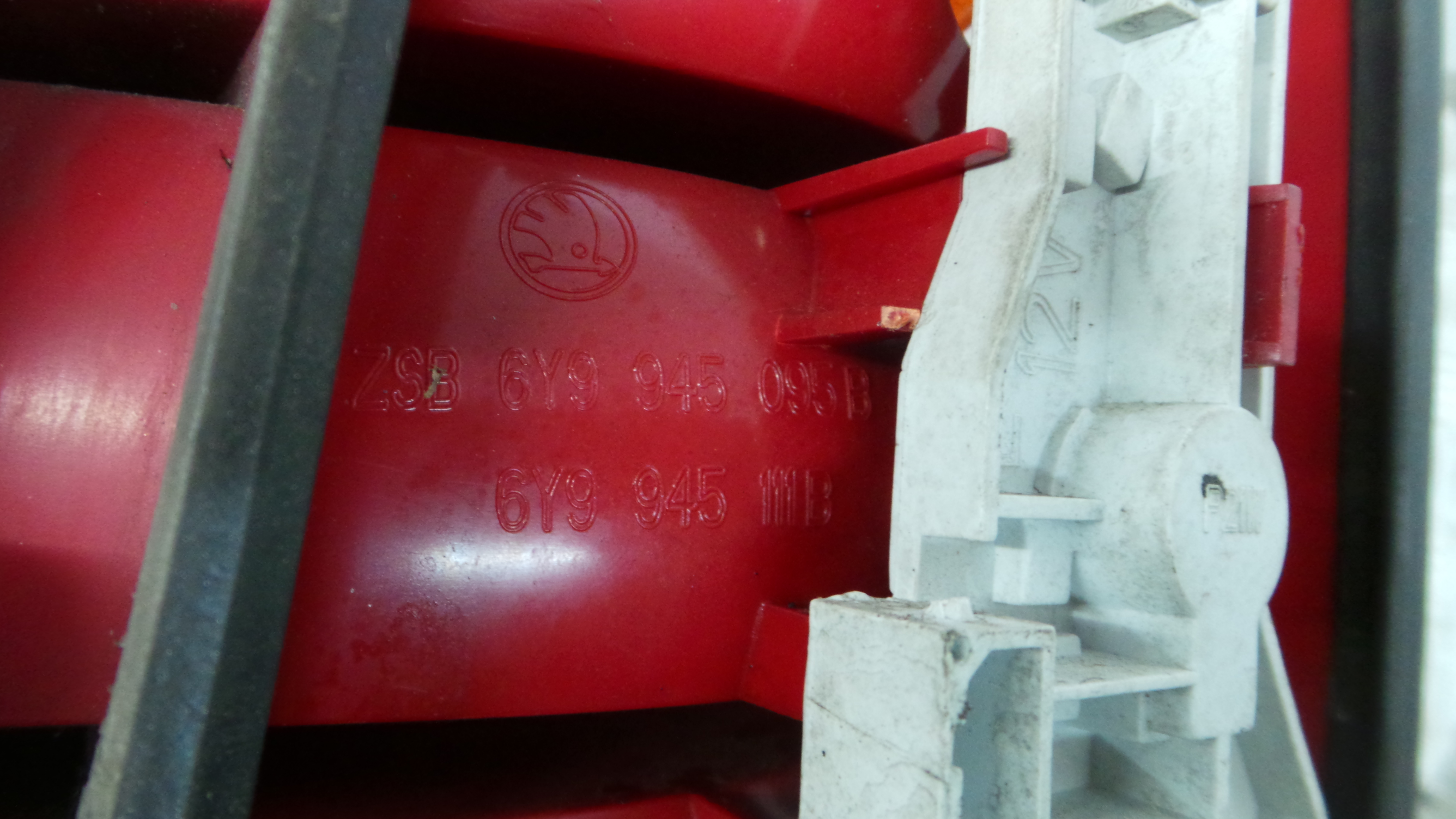 Farolim Stop Esq 6Y9945111B - SKODA FABIA I (6Y2)-35918269