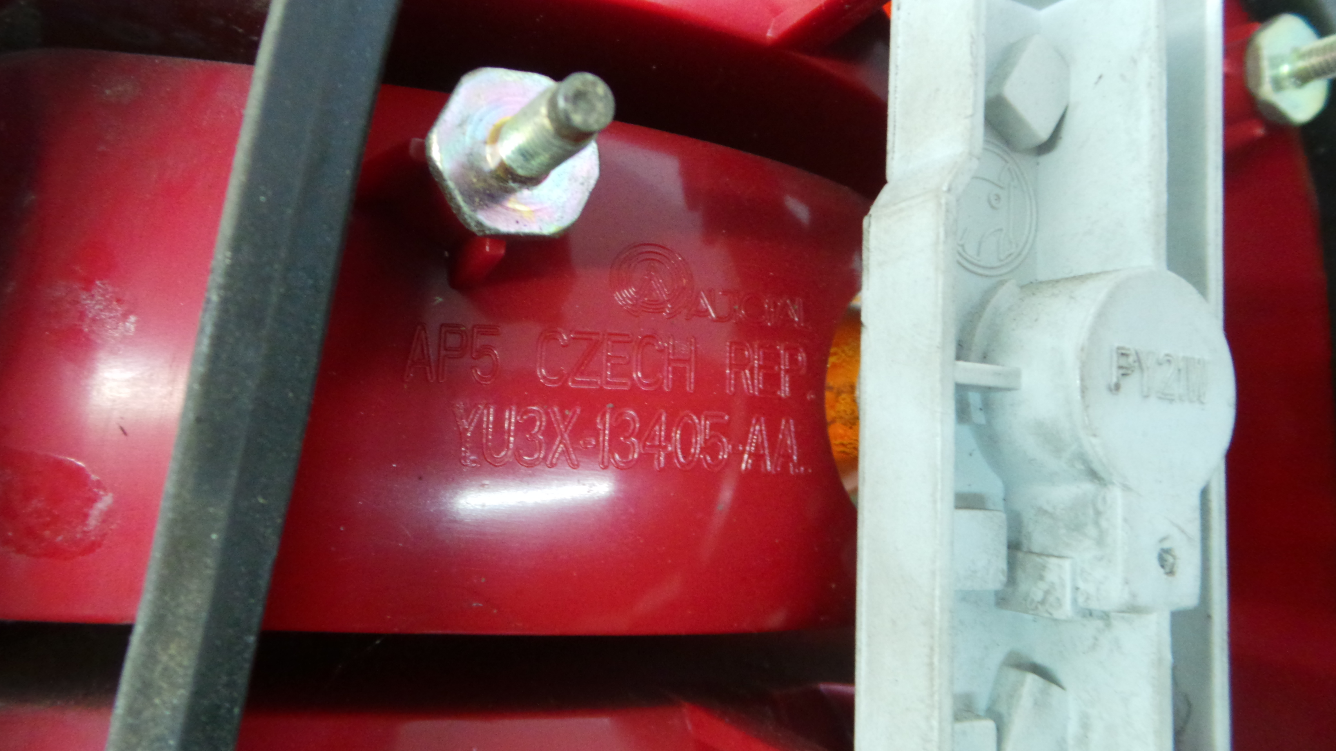 Farolim Stop Esq 6Y9945111B - SKODA FABIA I (6Y2)-35918269