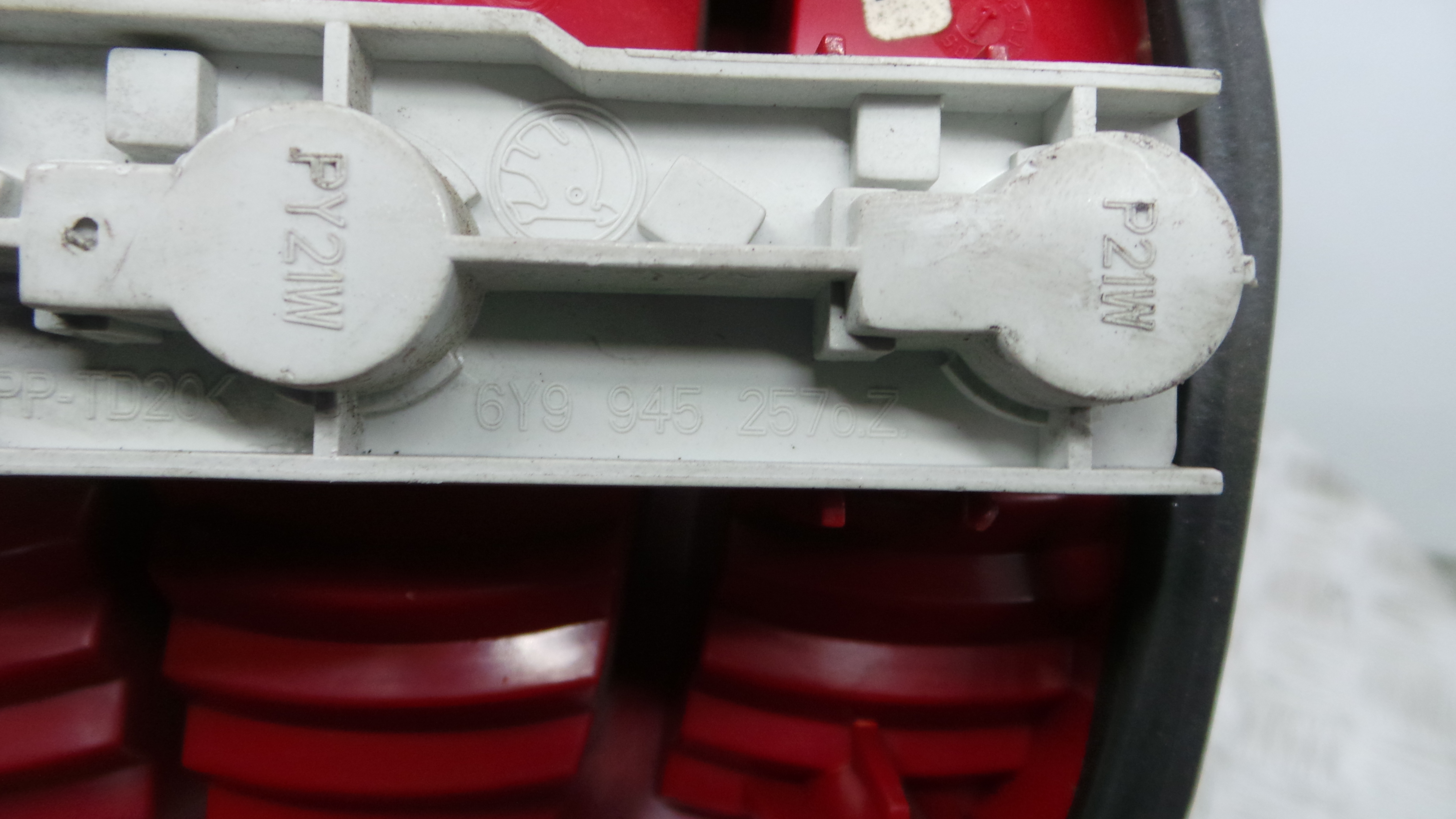 Farolim Stop Esq 6Y9945111B - SKODA FABIA I (6Y2)-35918269