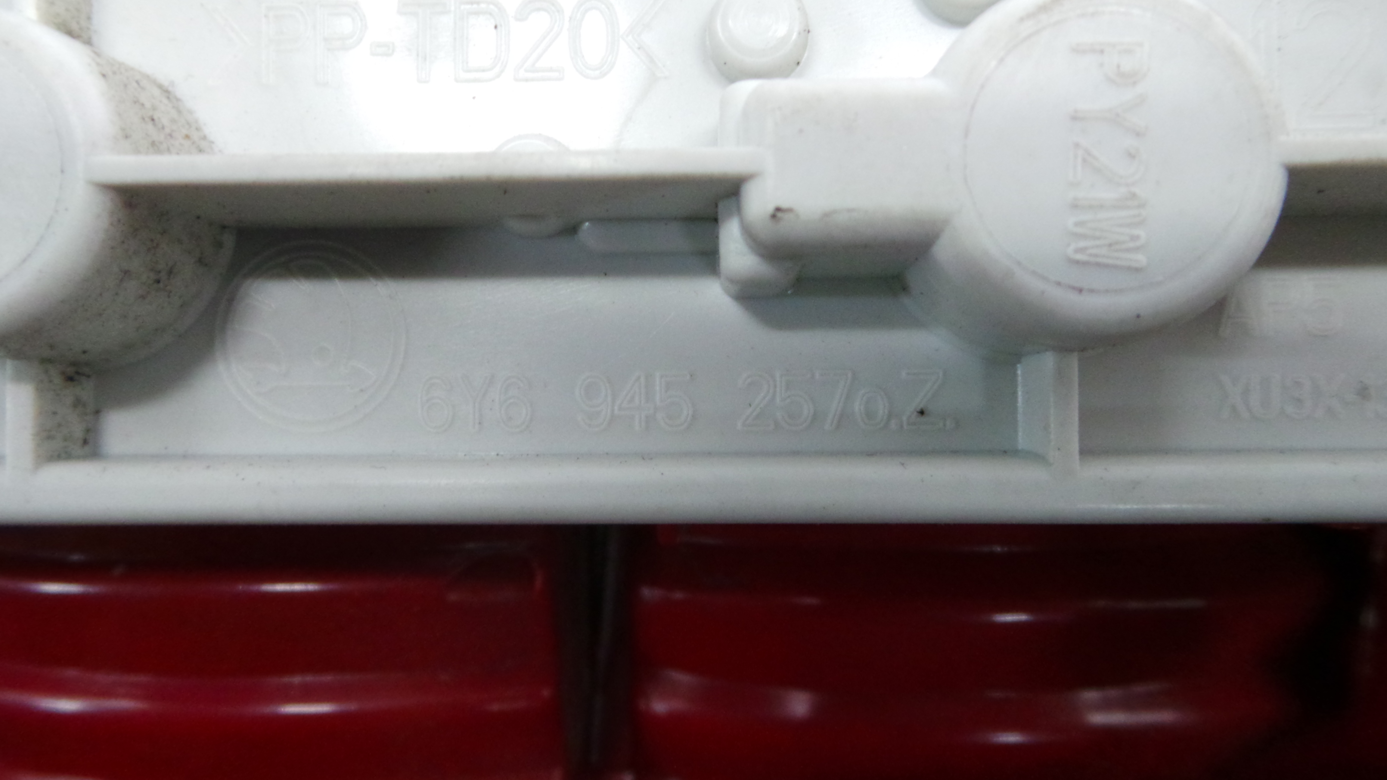 Farolim Stop Esq 6Y6945111C - SKODA FABIA II (542)-35918896