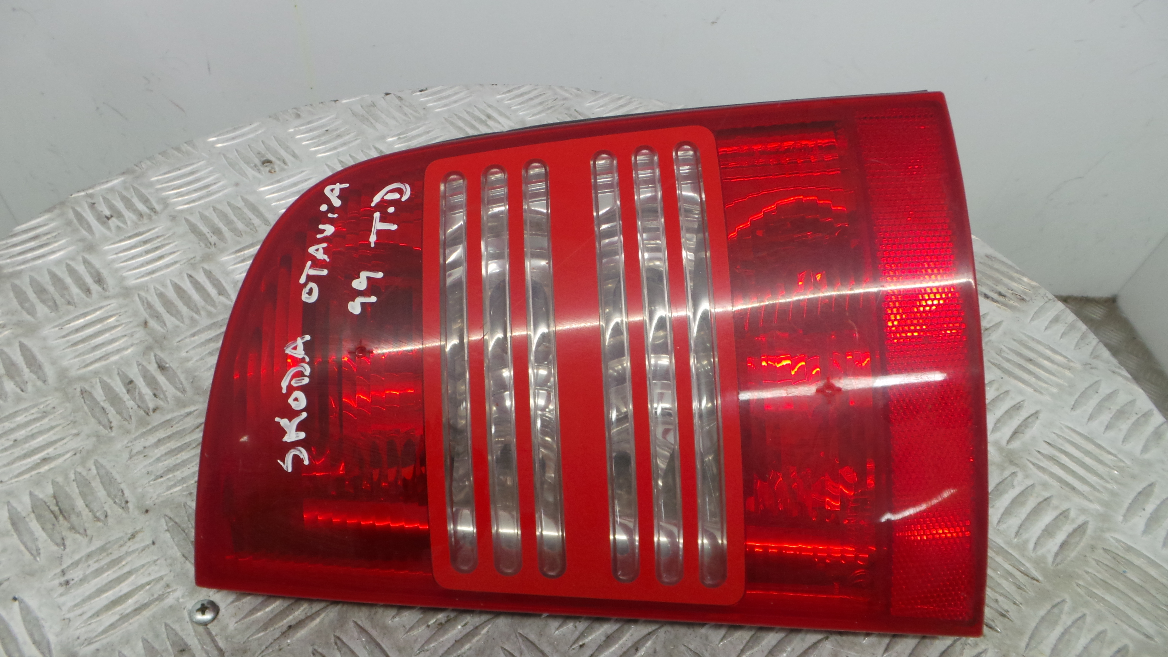 Farolim Stop Dto 1U9945096 - SKODA OCTAVIA I (1U2)-35920856 Farolim Stop Dto 1U9945096 - SKODA OCTAVIA I (1U2)-35920856