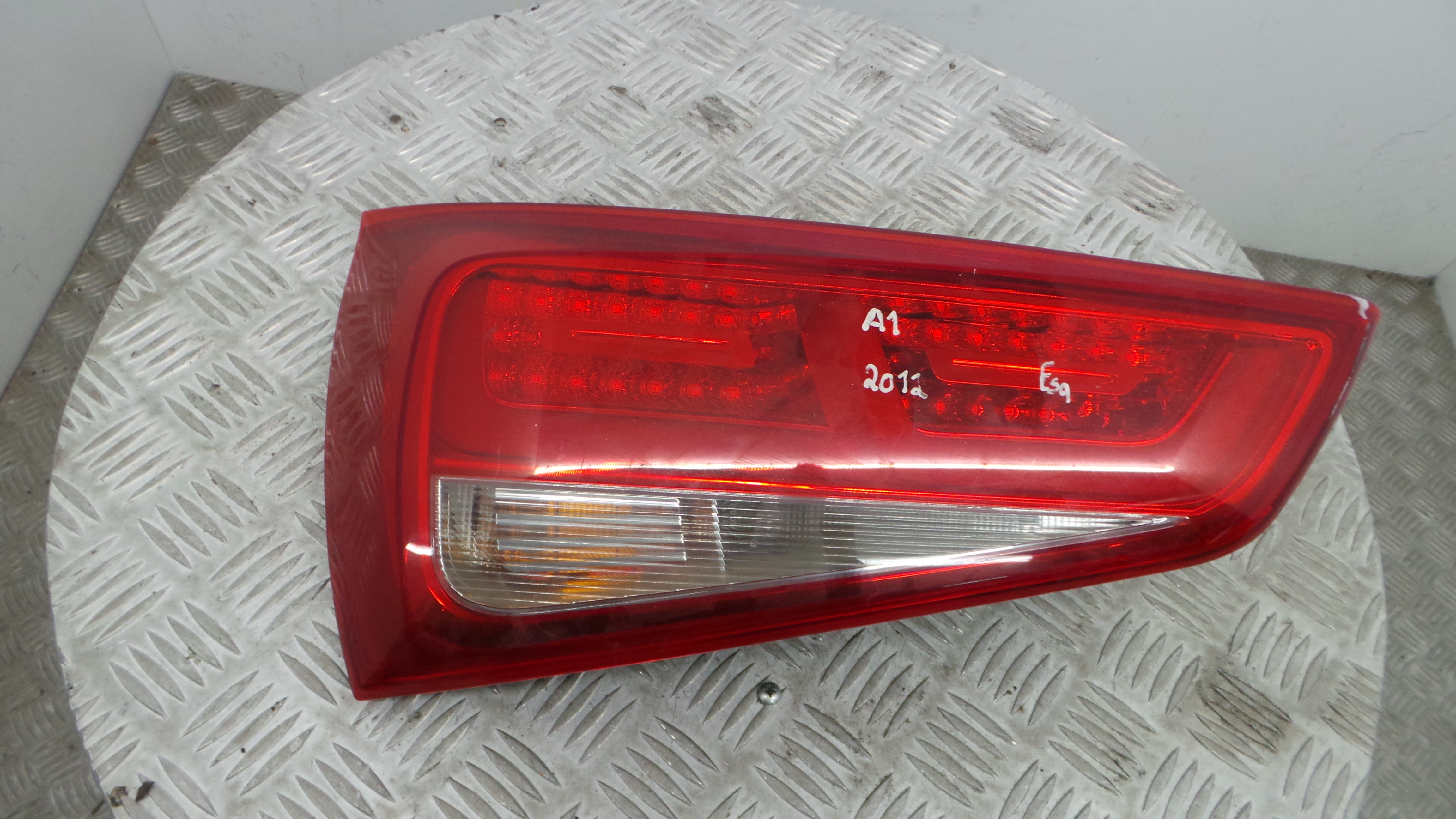 Farolim Stop Esq 8X0945093E - AUDI A1 (8X1, 8XK)-35941066