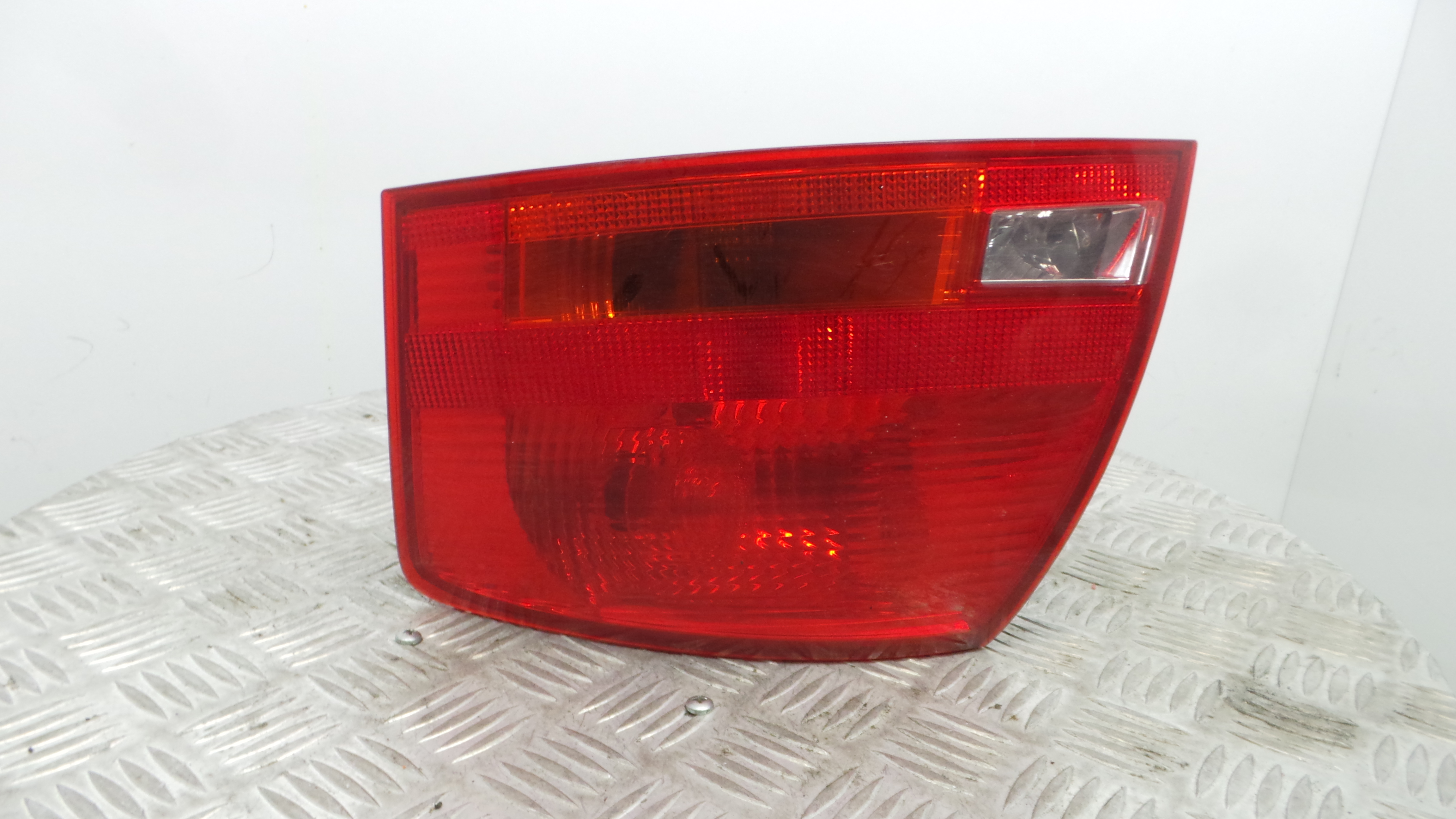 Farolim Stop Dto 8E9945096E - AUDI A4 B7 Avant (8ED)-35941287 Farolim Stop Dto 8E9945096E - AUDI A4 B7 Avant (8ED)-35941287