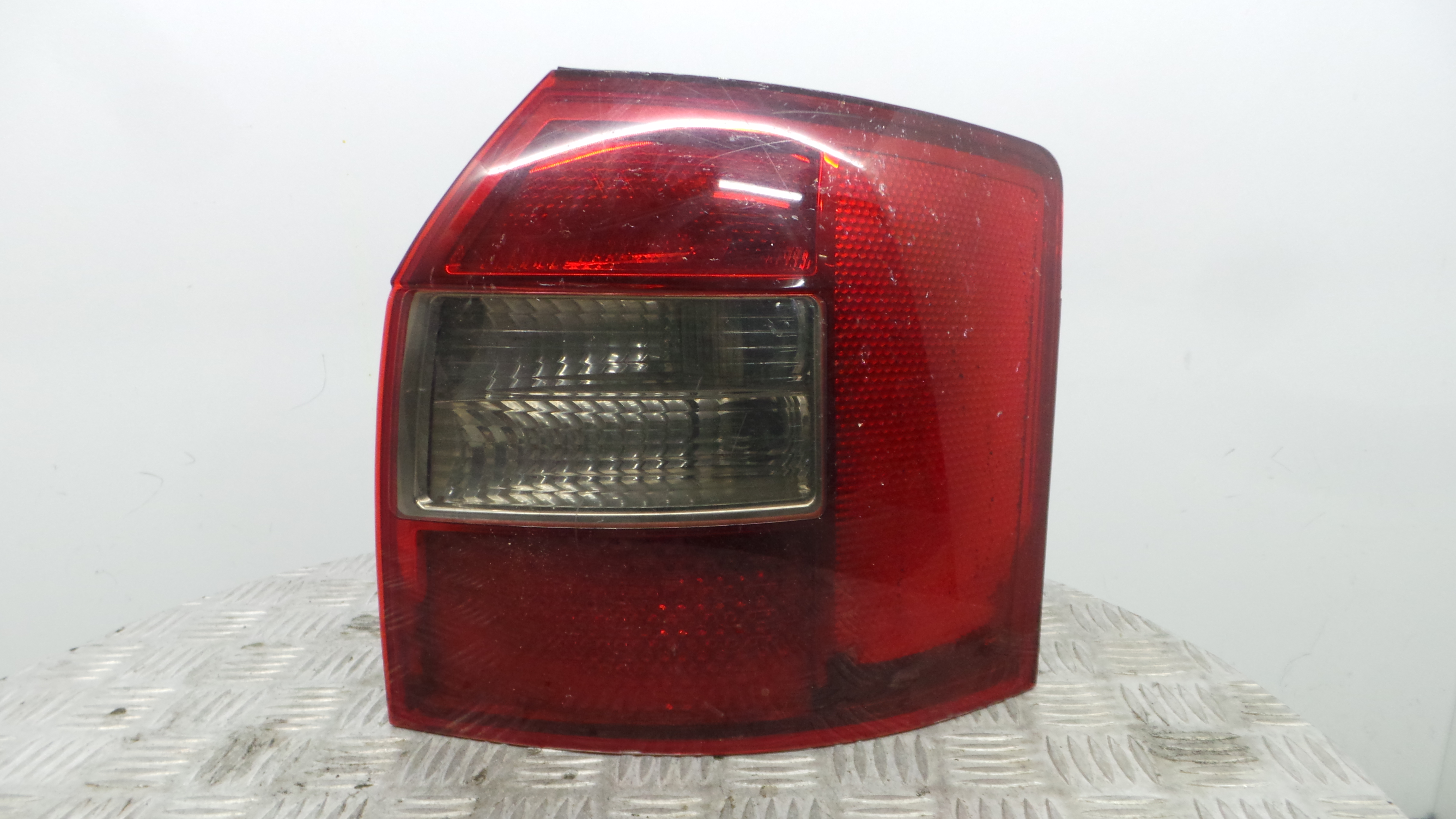 Farolim Stop Dto 8E9945096 - AUDI A4 B6 Avant (8E5)-35967209 Farolim Stop Dto 8E9945096 - AUDI A4 B6 Avant (8E5)-35967209