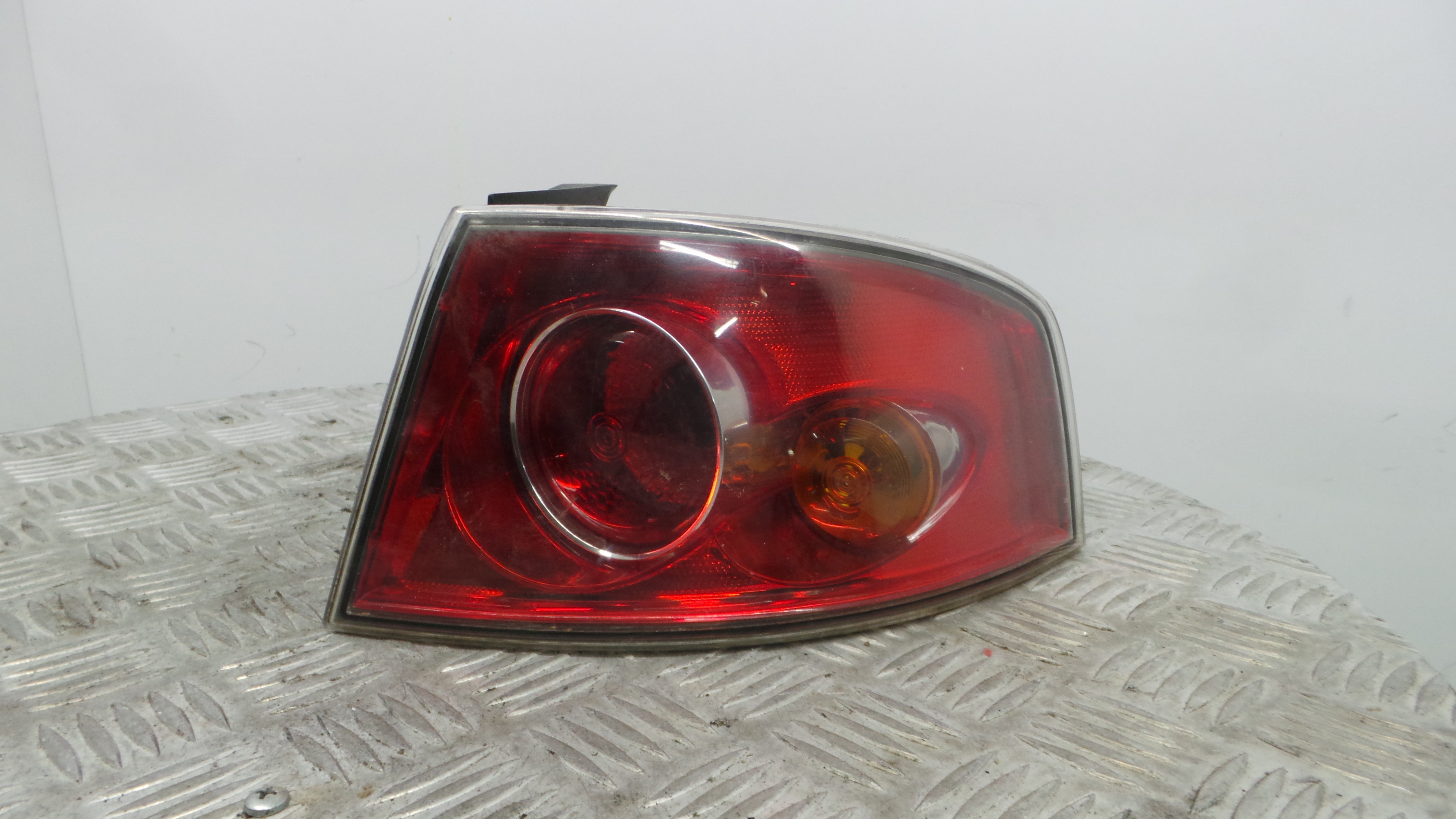 Farolim Stop Dto 6L6945096A - SEAT IBIZA III (6L1), IBIZA Mk III (6L1)-35970221