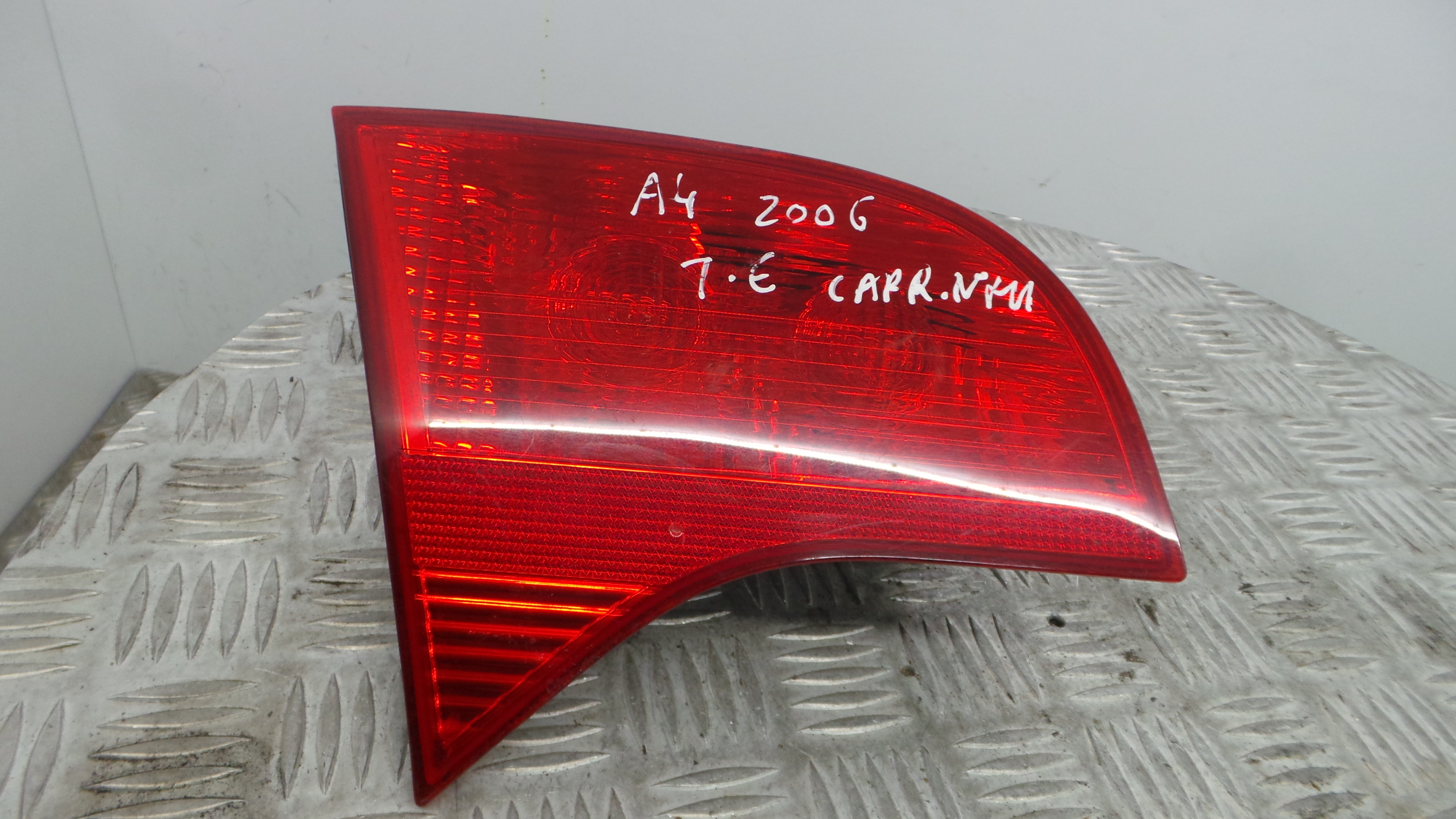 Farolim Stop Esq 8E9945093 - AUDI A4 B7 Avant (8ED)-35971717