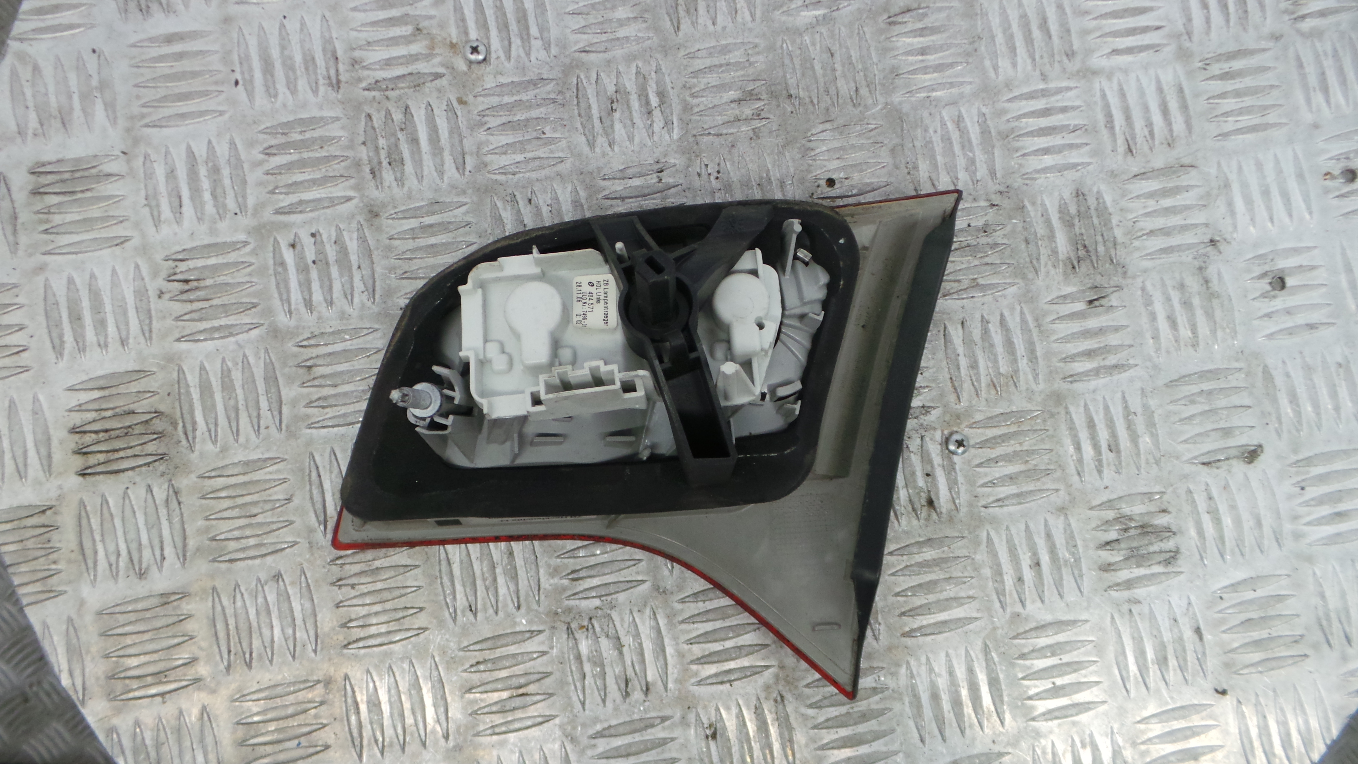 Farolim Stop Esq 8E9945093 - AUDI A4 B7 Avant (8ED)-35971717