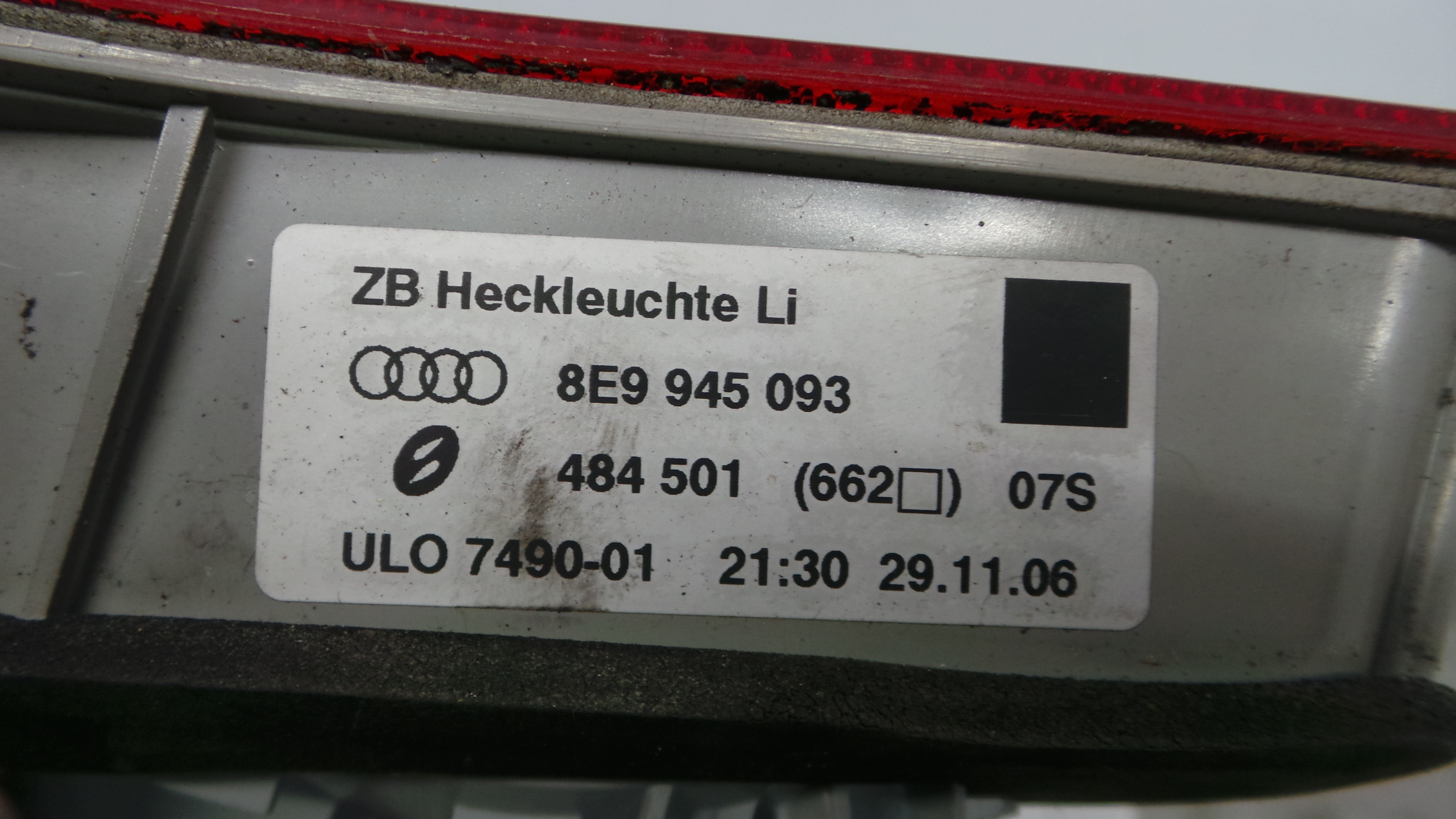 Farolim Stop Esq 8E9945093 - AUDI A4 B7 Avant (8ED)-35971717
