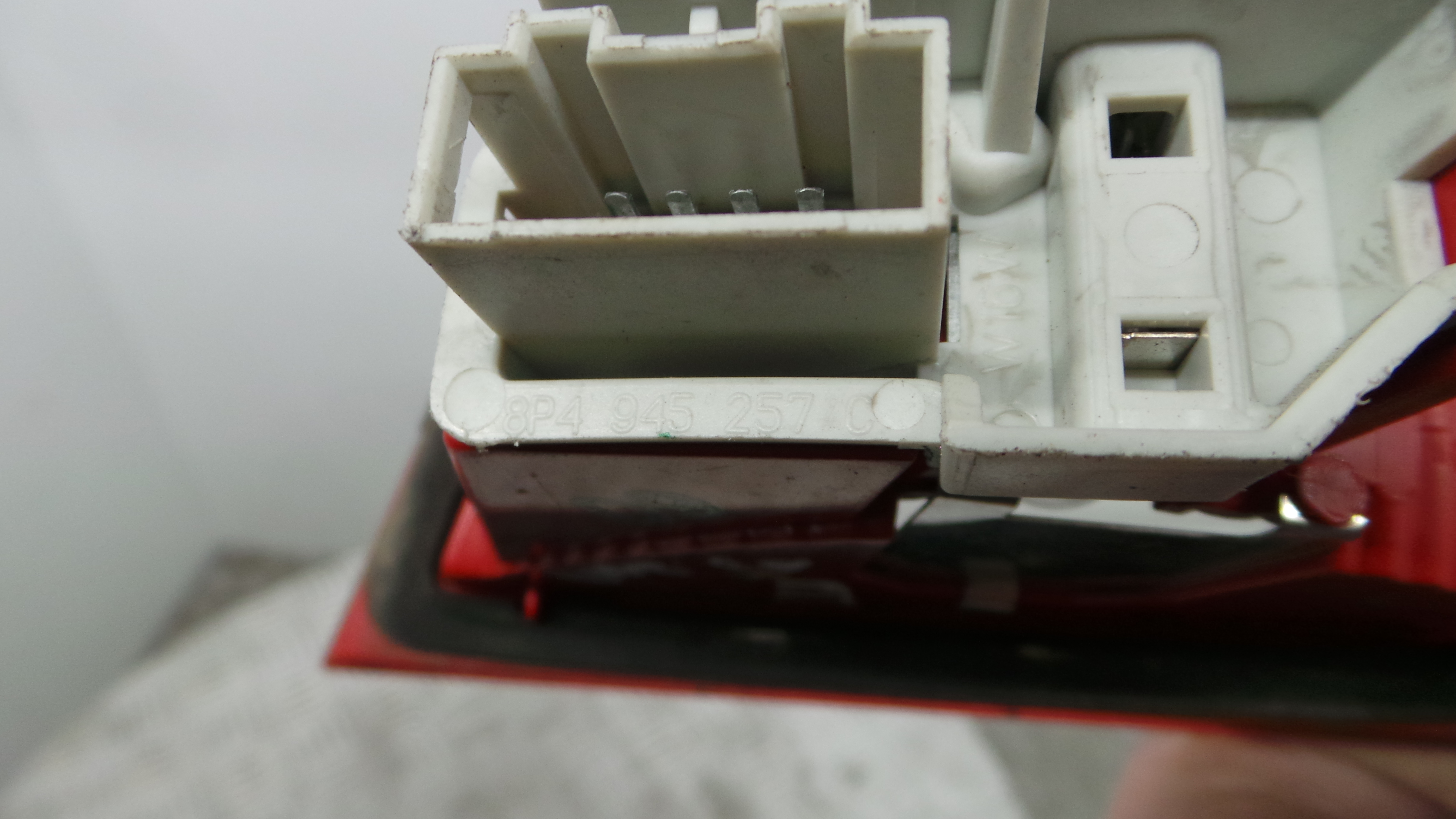 Farolim Stop Esq 8P4945093D - AUDI A3 (8P1)-35972748