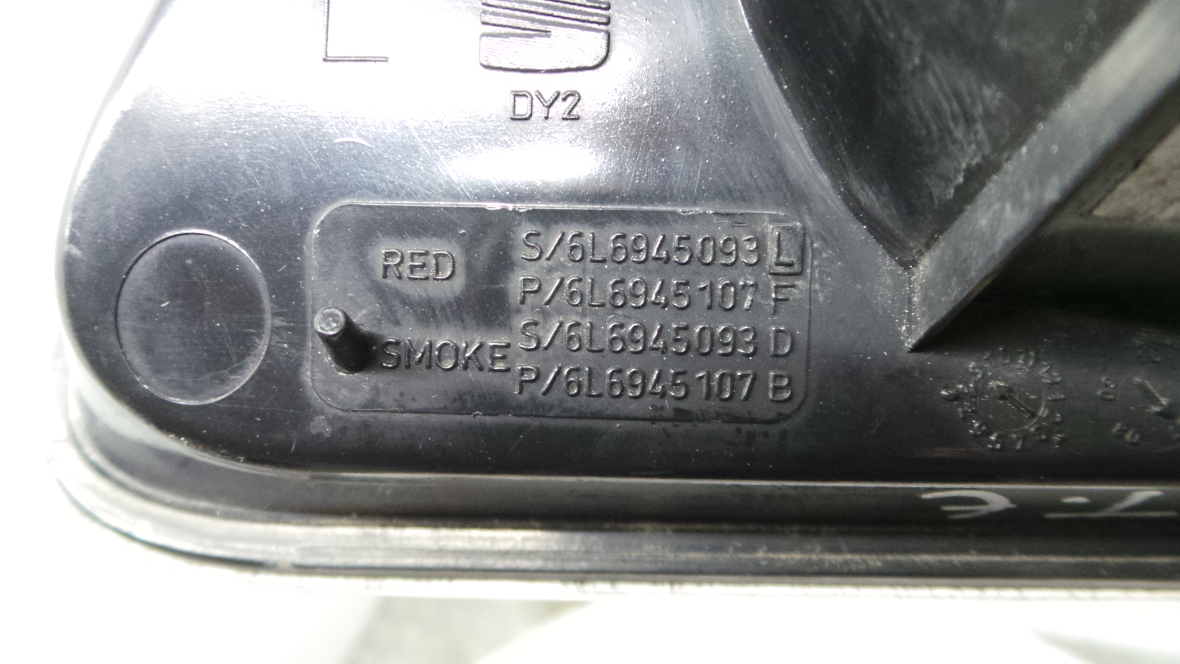 Farolim Stop Esq 6L6945093L - SEAT IBIZA III (6L1), IBIZA Mk III (6L1)-35972754