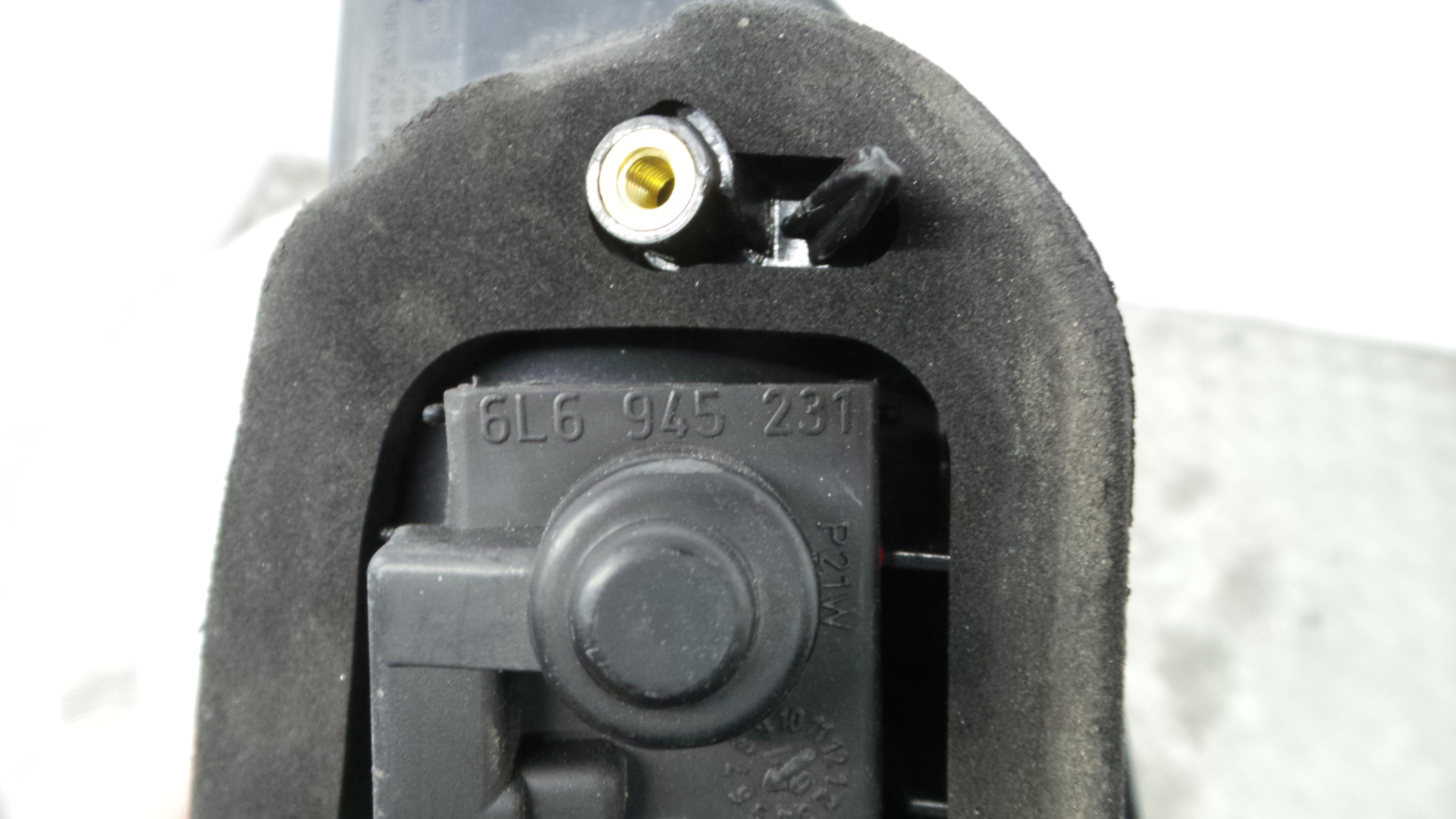 Farolim Stop Esq 6L6945093L - SEAT IBIZA III (6L1), IBIZA Mk III (6L1)-35972754