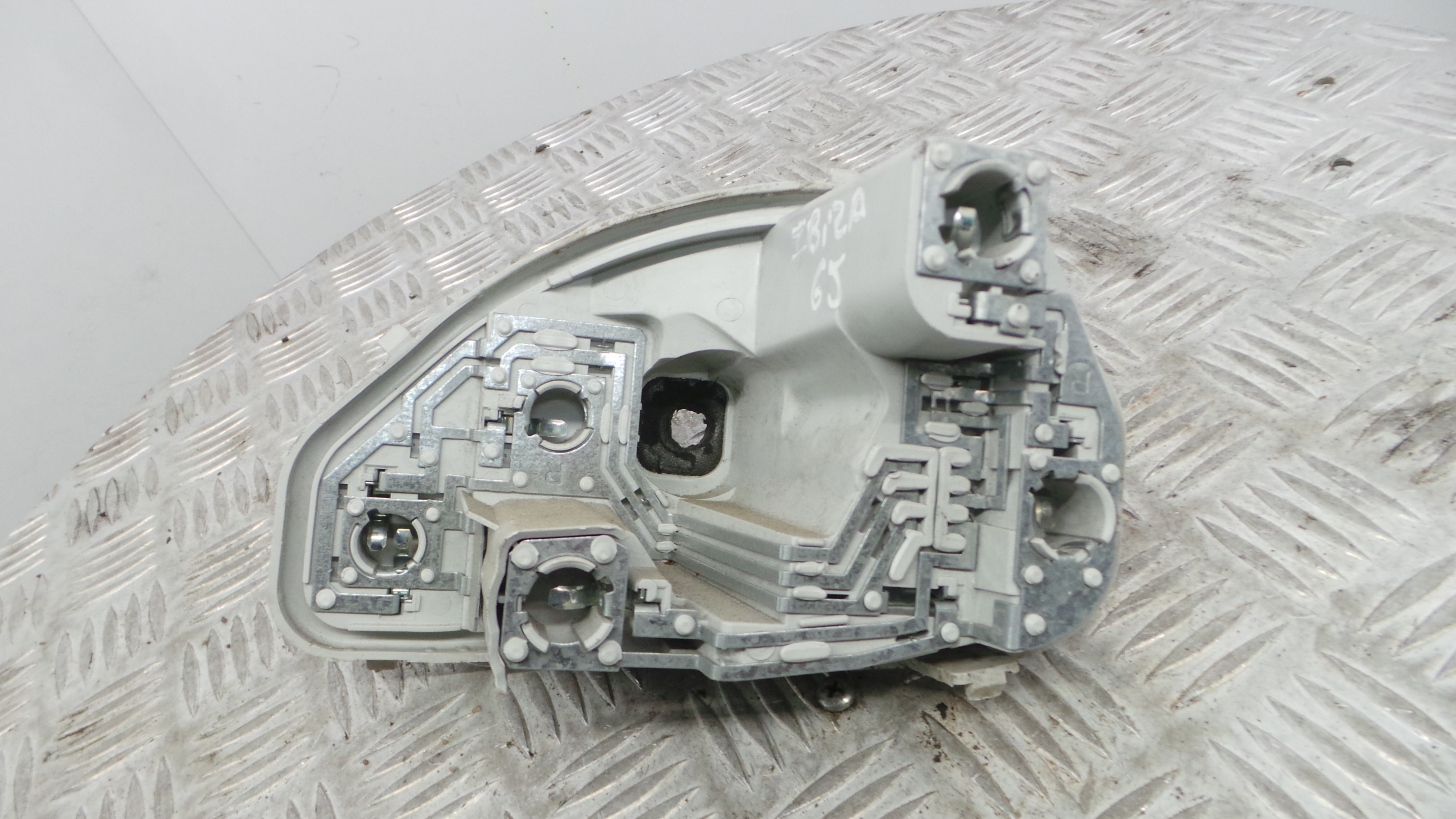 Suporte Lampadas Tras Direito 6J4945258D - SEAT IBIZA IV (6J5, 6P1), IBIZA Mk IV (6J5, 6P1)-35973572