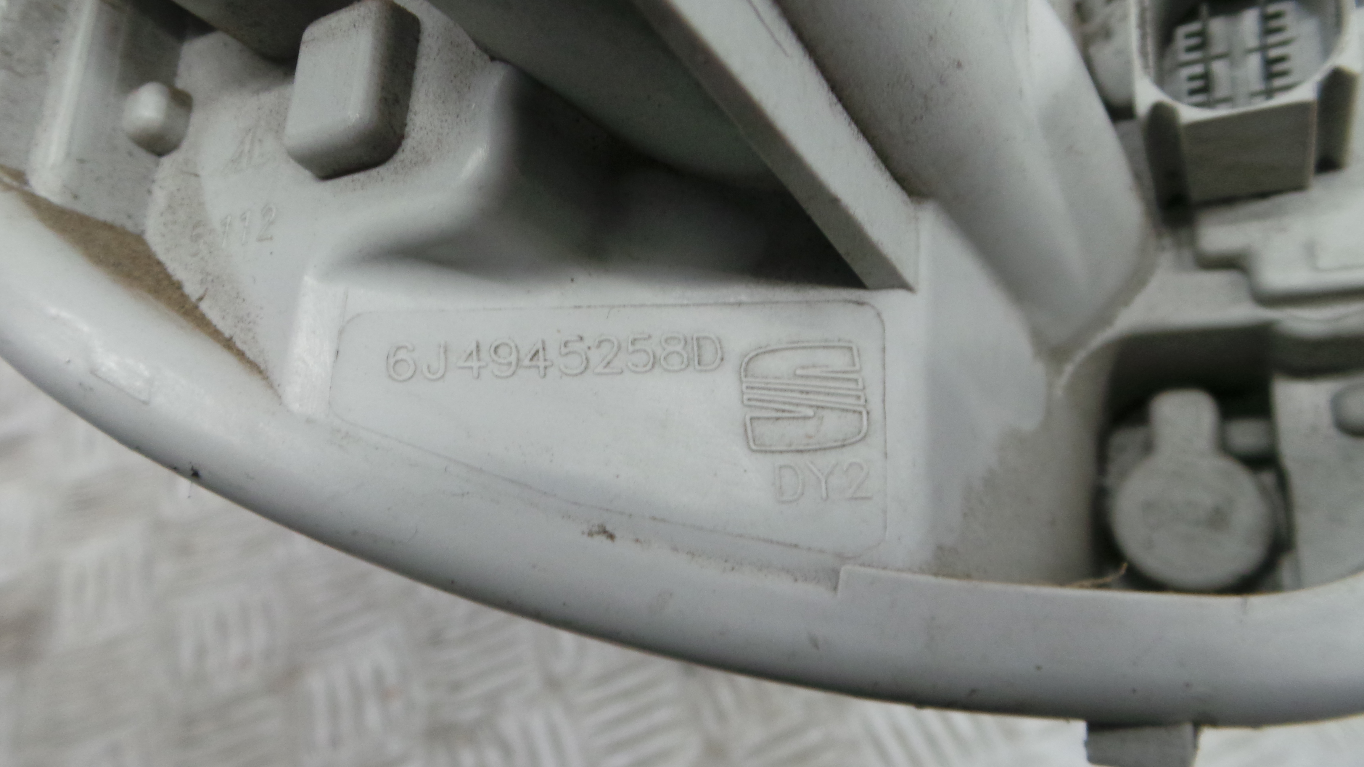 Suporte Lampadas Tras Direito 6J4945258D - SEAT IBIZA IV (6J5, 6P1), IBIZA Mk IV (6J5, 6P1)-35973572