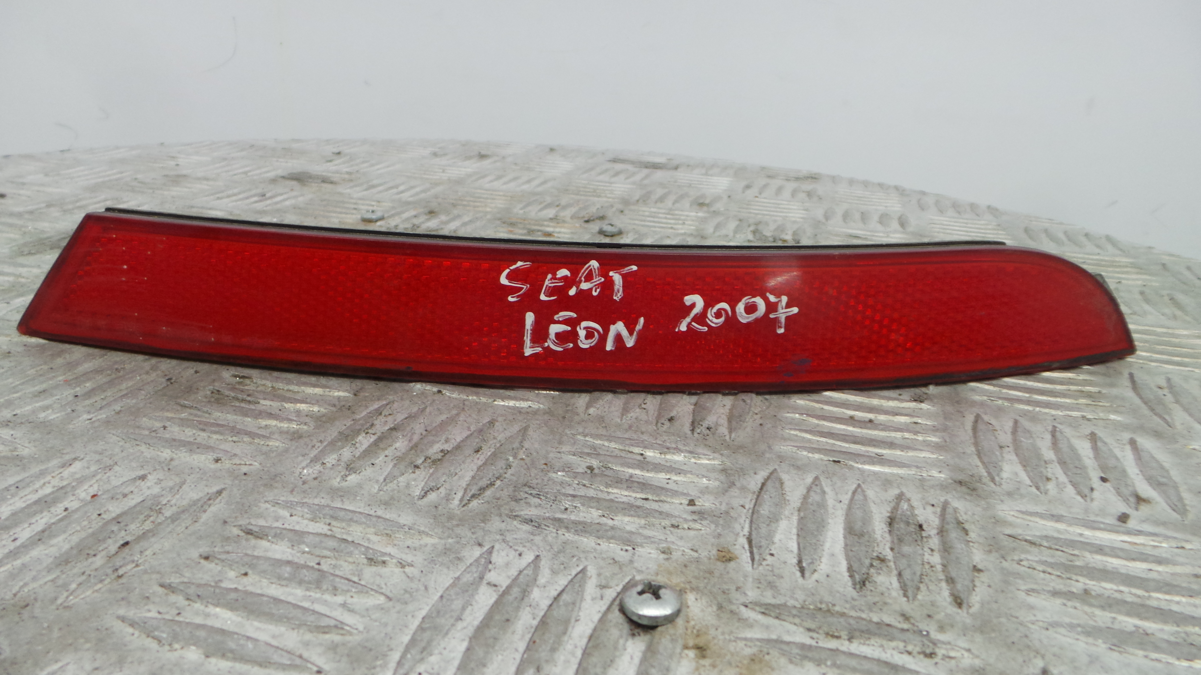 Refletores Traseiros 1P0945105B - SEAT LEON (1P1)-36056959