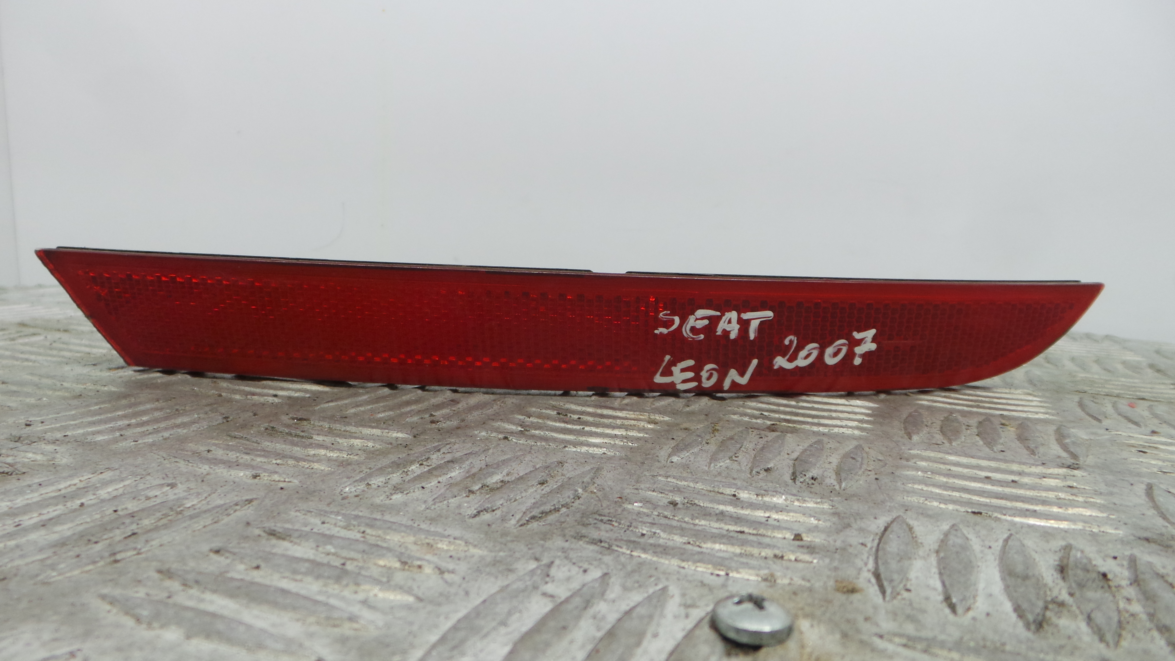 Refletores Traseiros 1P0945106B - SEAT LEON (1P1)-36057709
