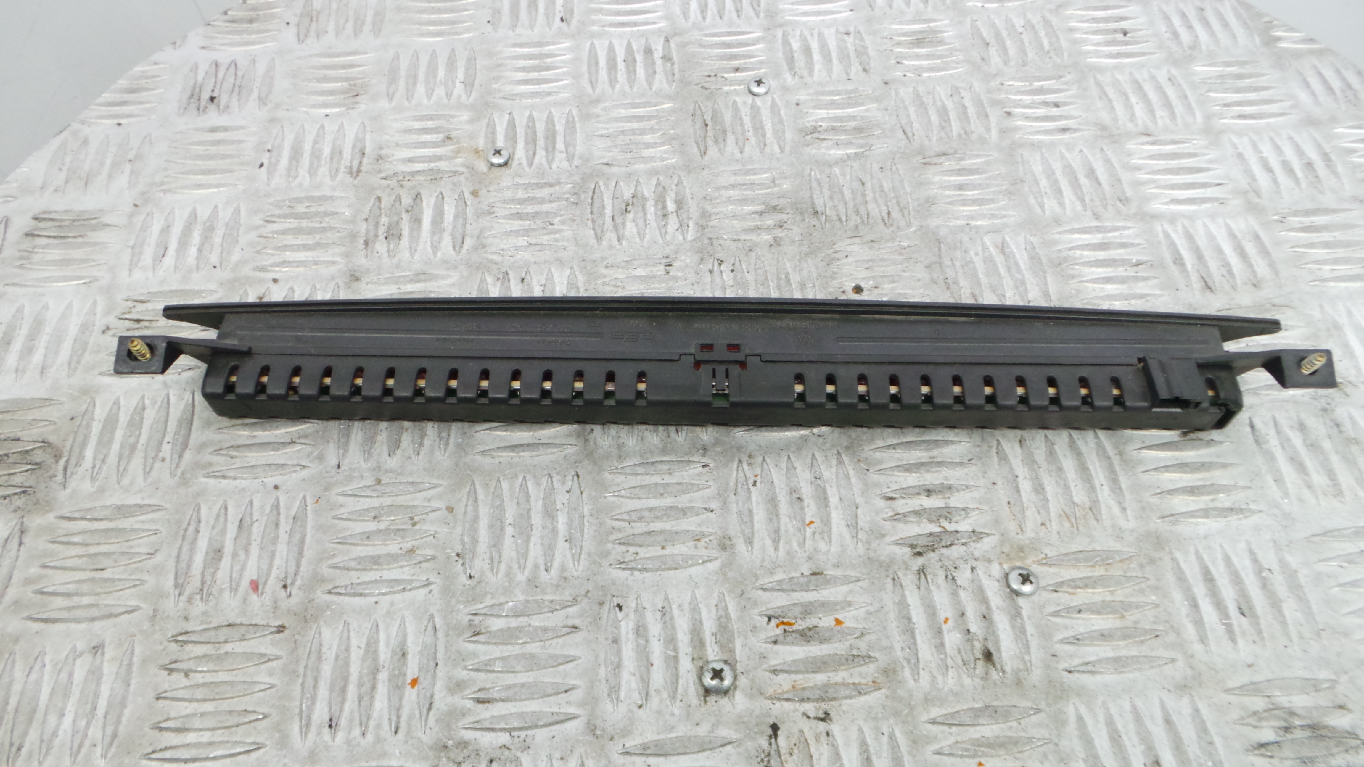 Farolim Stop Central / Luz de Stop Adicional 1J6945097C - VW GOLF IV (1J1), GOLF Mk IV (1J1)-36057734