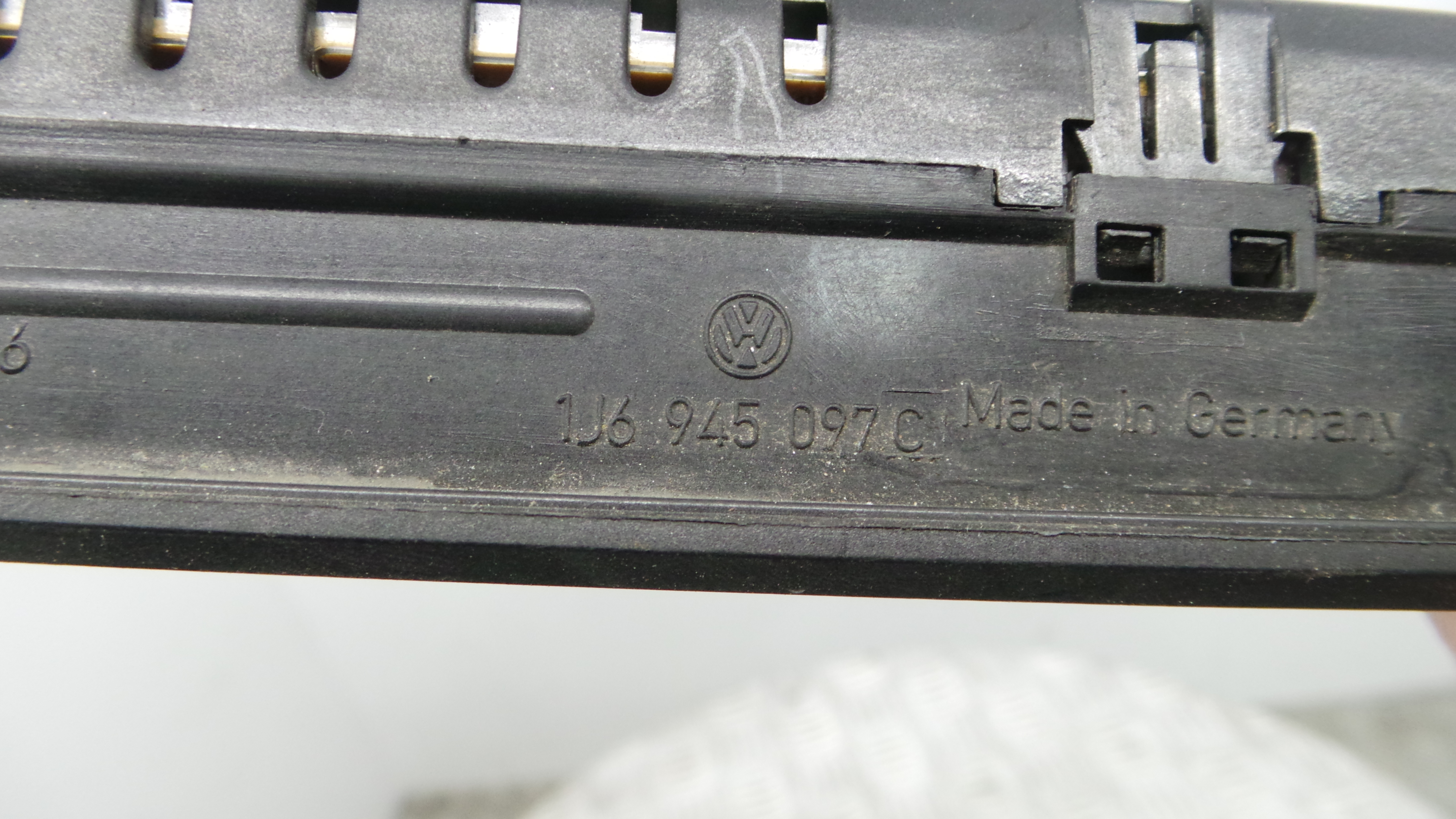 Farolim Stop Central / Luz de Stop Adicional 1J6945097C - VW GOLF IV (1J1), GOLF Mk IV (1J1)-36057734