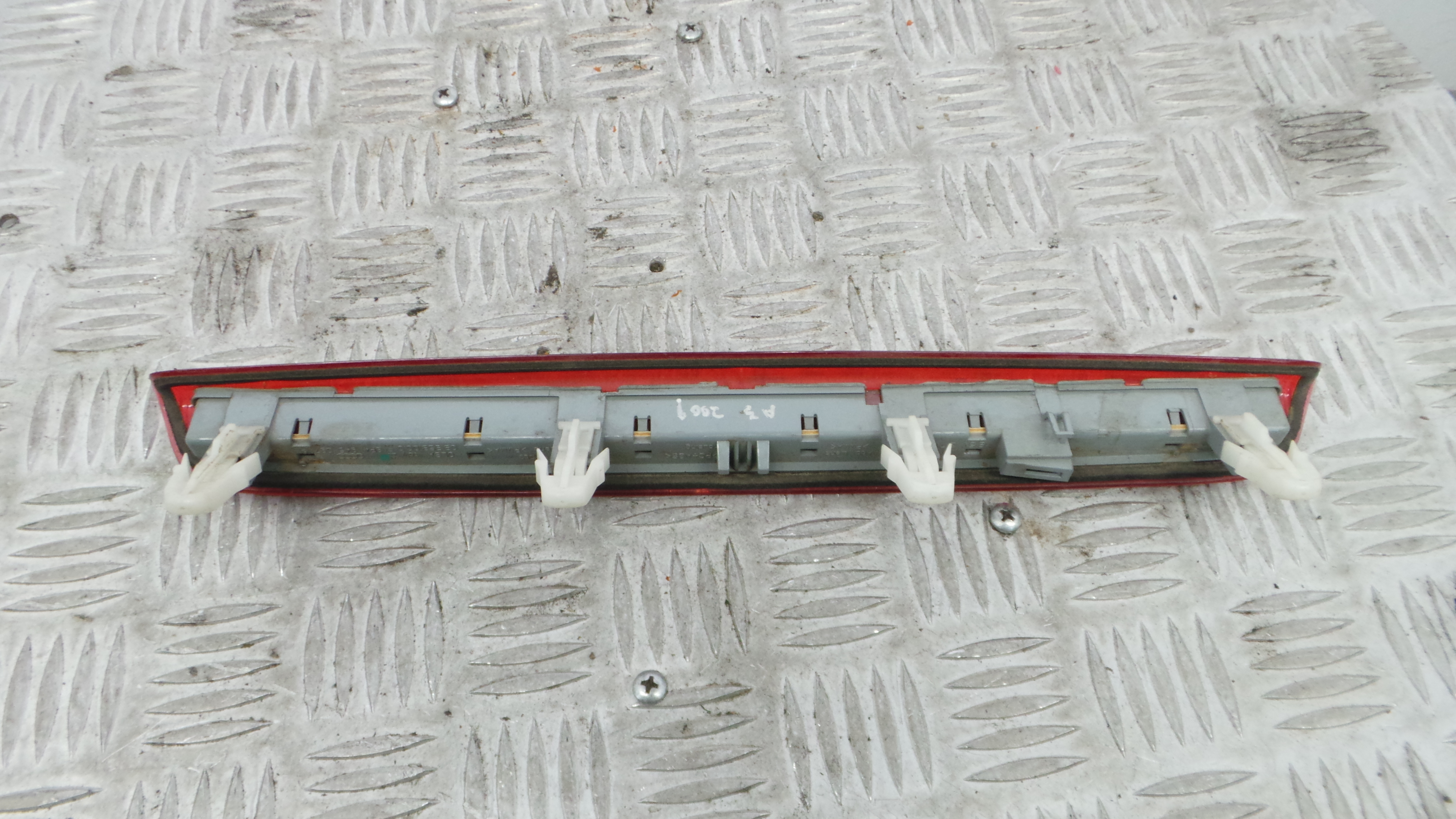 Farolim Stop Central / Luz de Stop Adicional 8P4945097 - AUDI A3 (8P1)-36057757