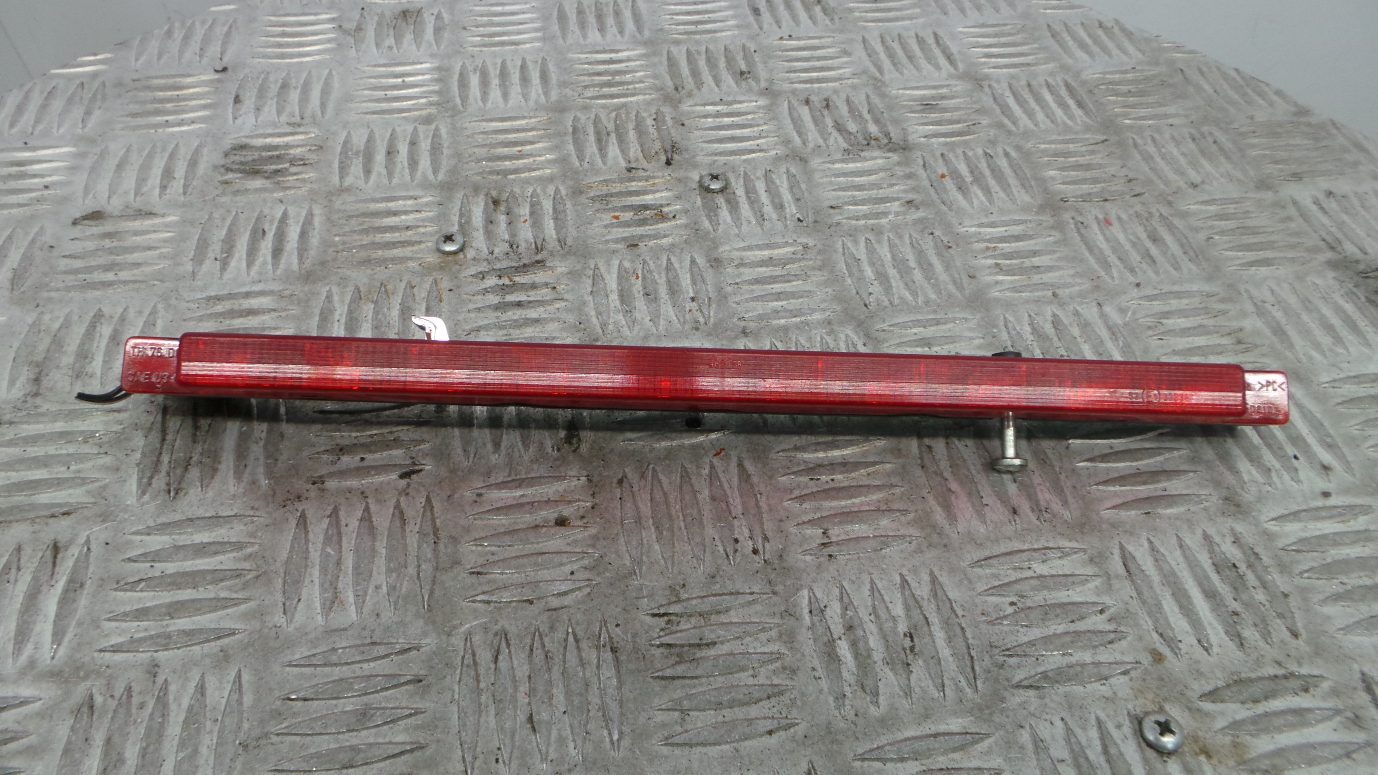 Farolim Stop Central / Luz de Stop Adicional 8D9945097B - AUDI A3 (8L1)-36057769 Farolim Stop Central / Luz de Stop Adicional 8D9945097B - AUDI A3 (8L1)-36057769