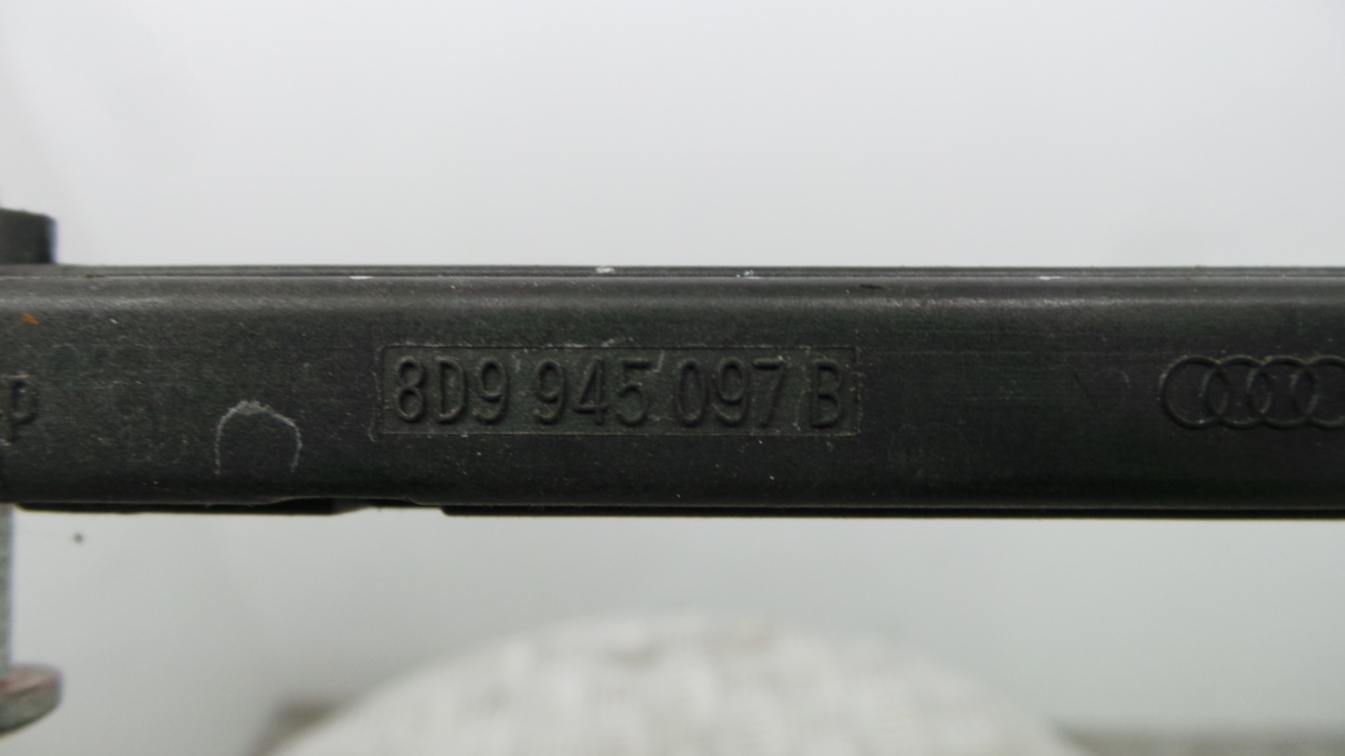 Farolim Stop Central / Luz de Stop Adicional 8D9945097B - AUDI A3 (8L1)-36057769