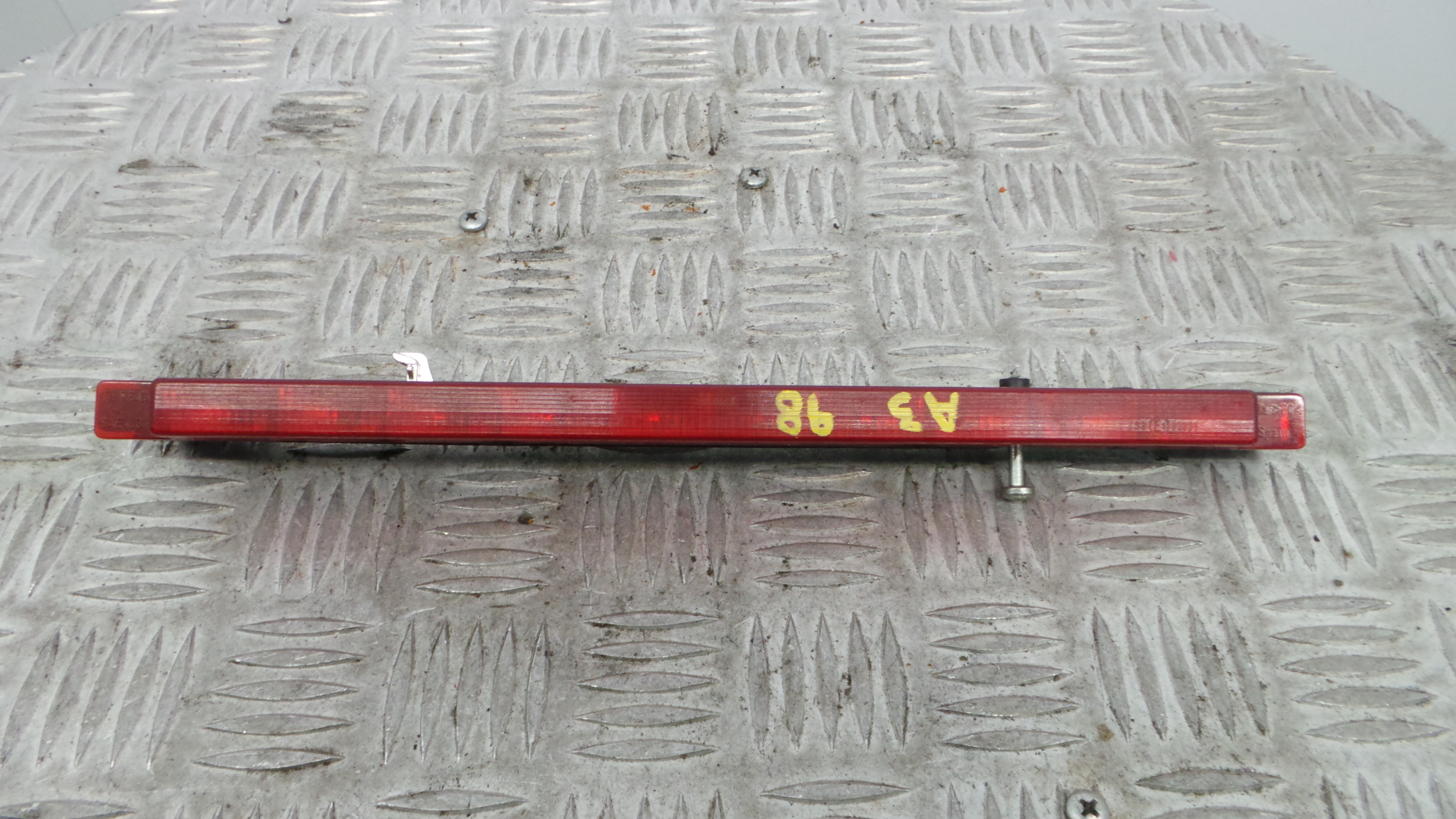 Farolim Stop Central / Luz de Stop Adicional 8D9945097B - AUDI A3 (8L1)-36057772 Farolim Stop Central / Luz de Stop Adicional 8D9945097B - AUDI A3 (8L1)-36057772
