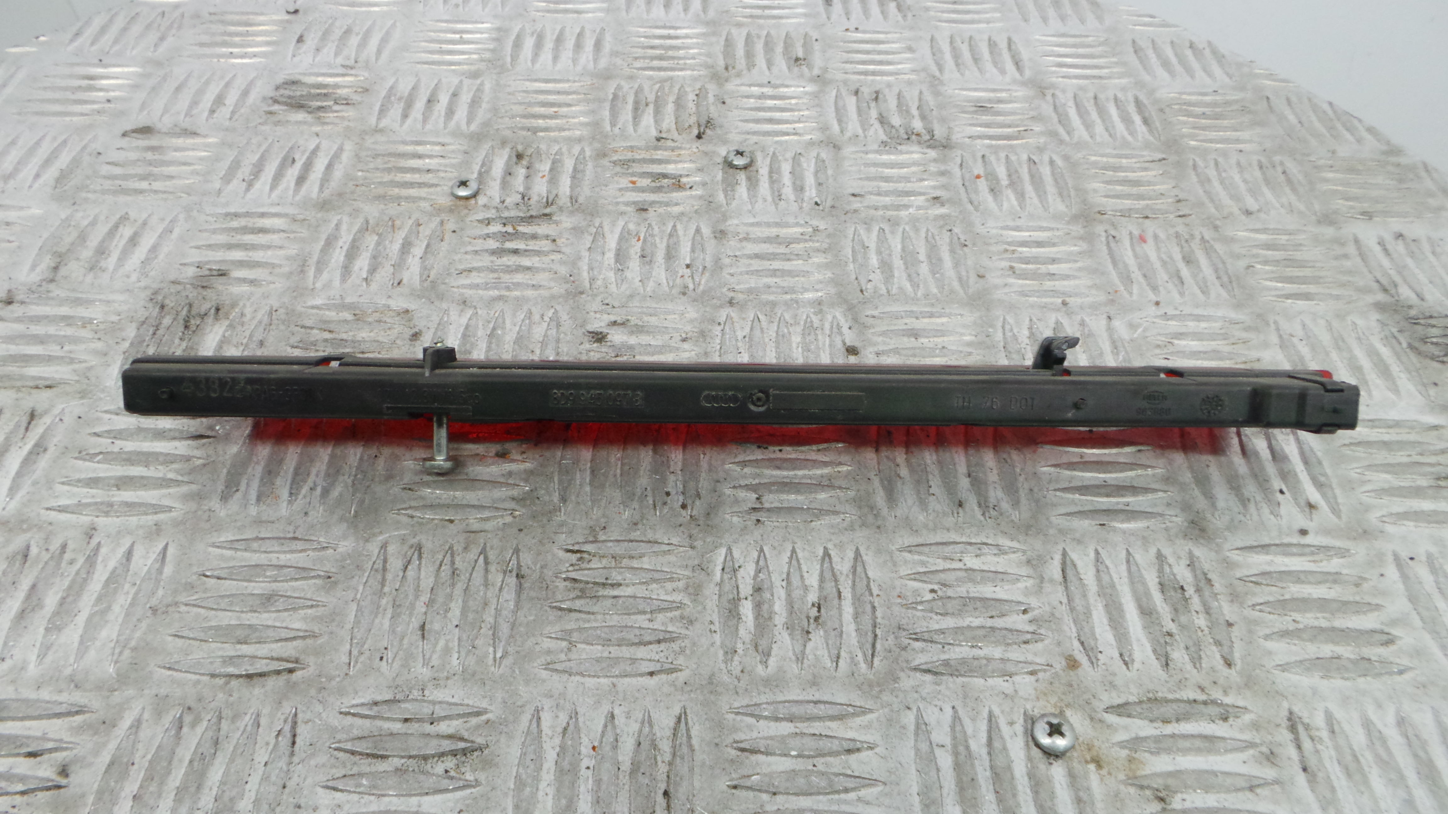 Farolim Stop Central / Luz de Stop Adicional 8D9945097B - AUDI A3 (8L1)-36057772