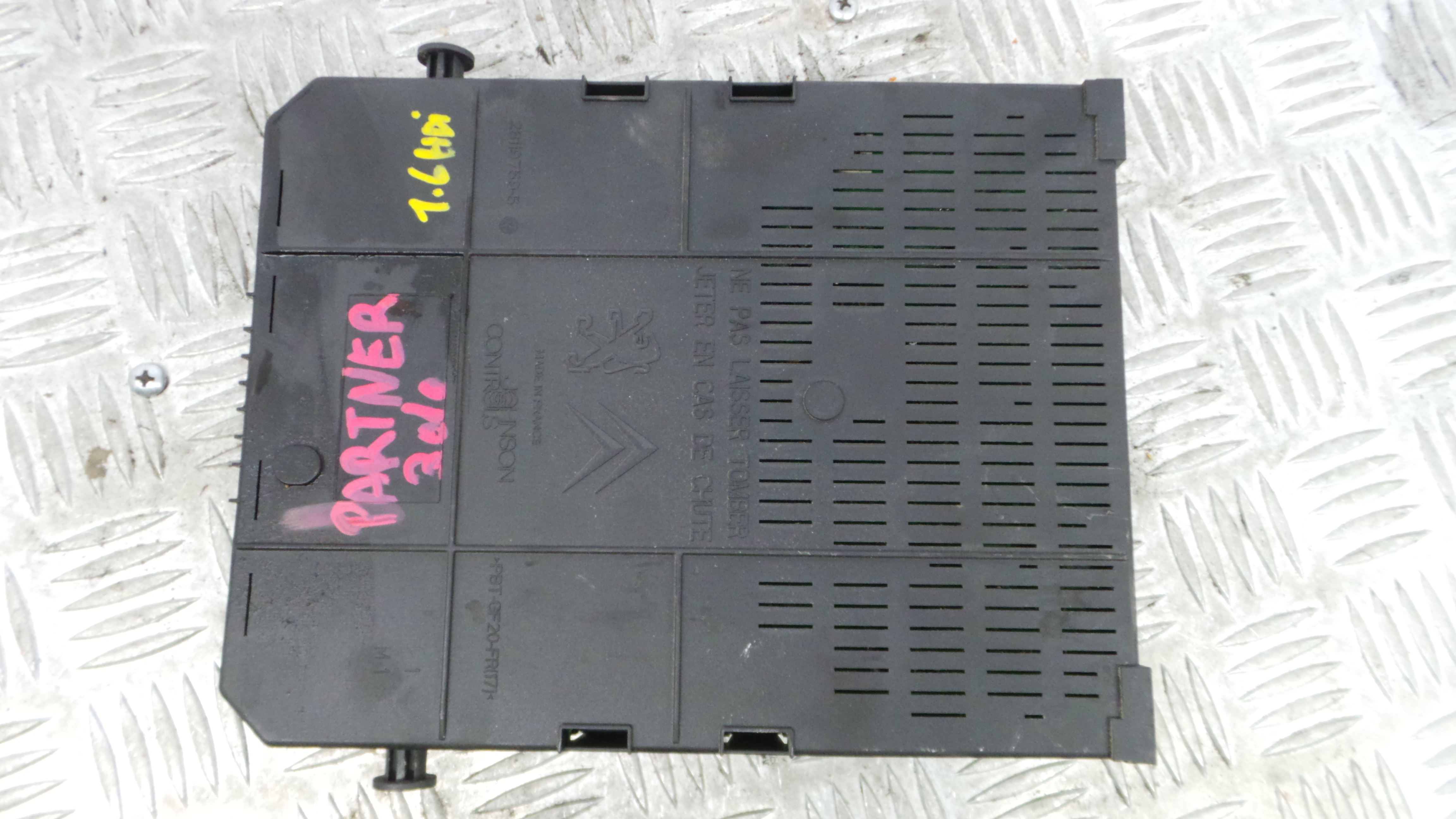 Caixa dos Fusíveis / BSI / UCH / SAM 9678477080-01 - PEUGEOT PARTNER Caixa/monovolume-36059083 Caixa dos Fusíveis / BSI / UCH / SAM 9678477080-01 - PEUGEOT PARTNER Caixa/monovolume-36059083