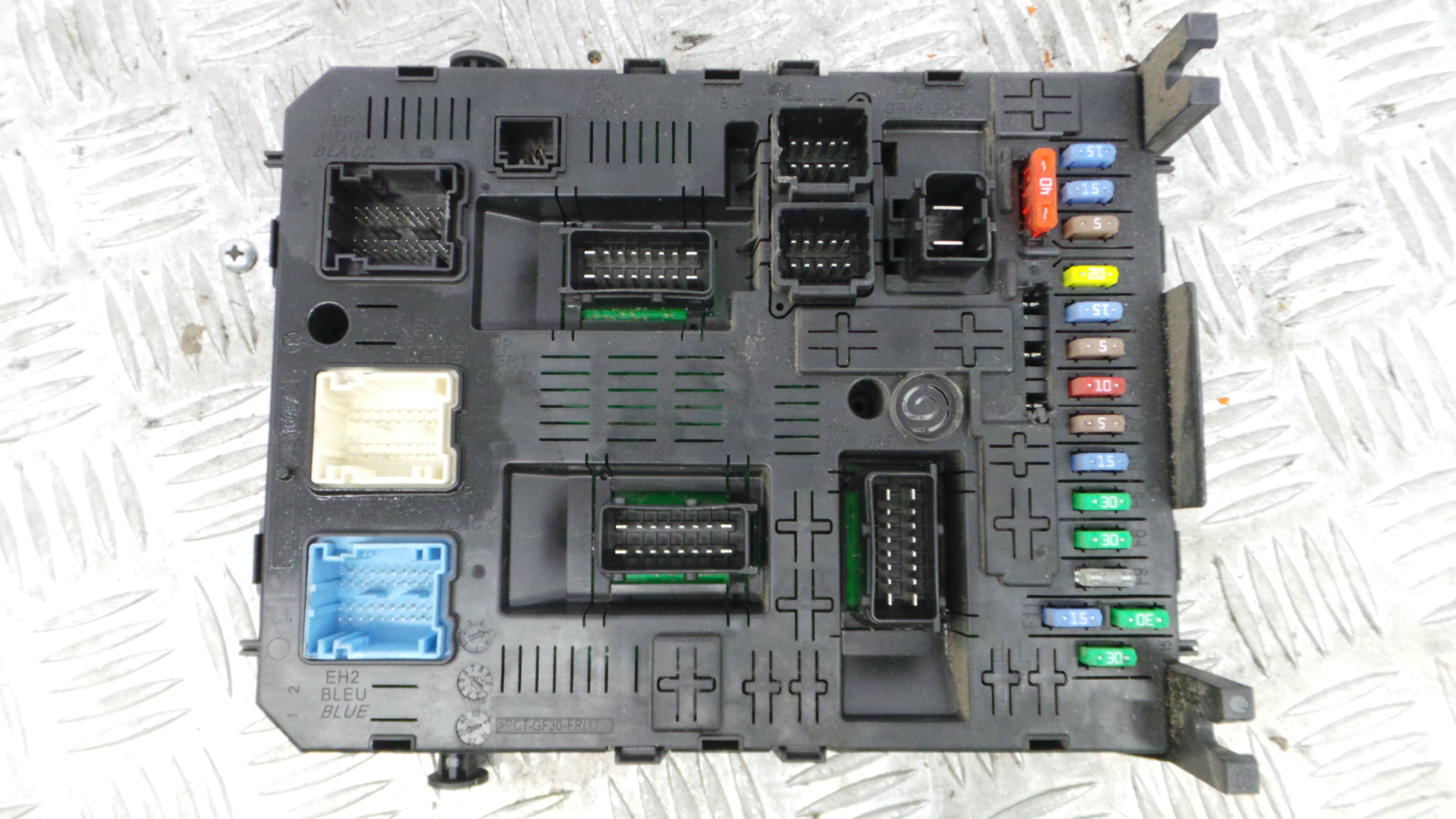 Caixa dos Fusíveis / BSI / UCH / SAM 9678477080-01 - PEUGEOT PARTNER Caixa/monovolume-36059083