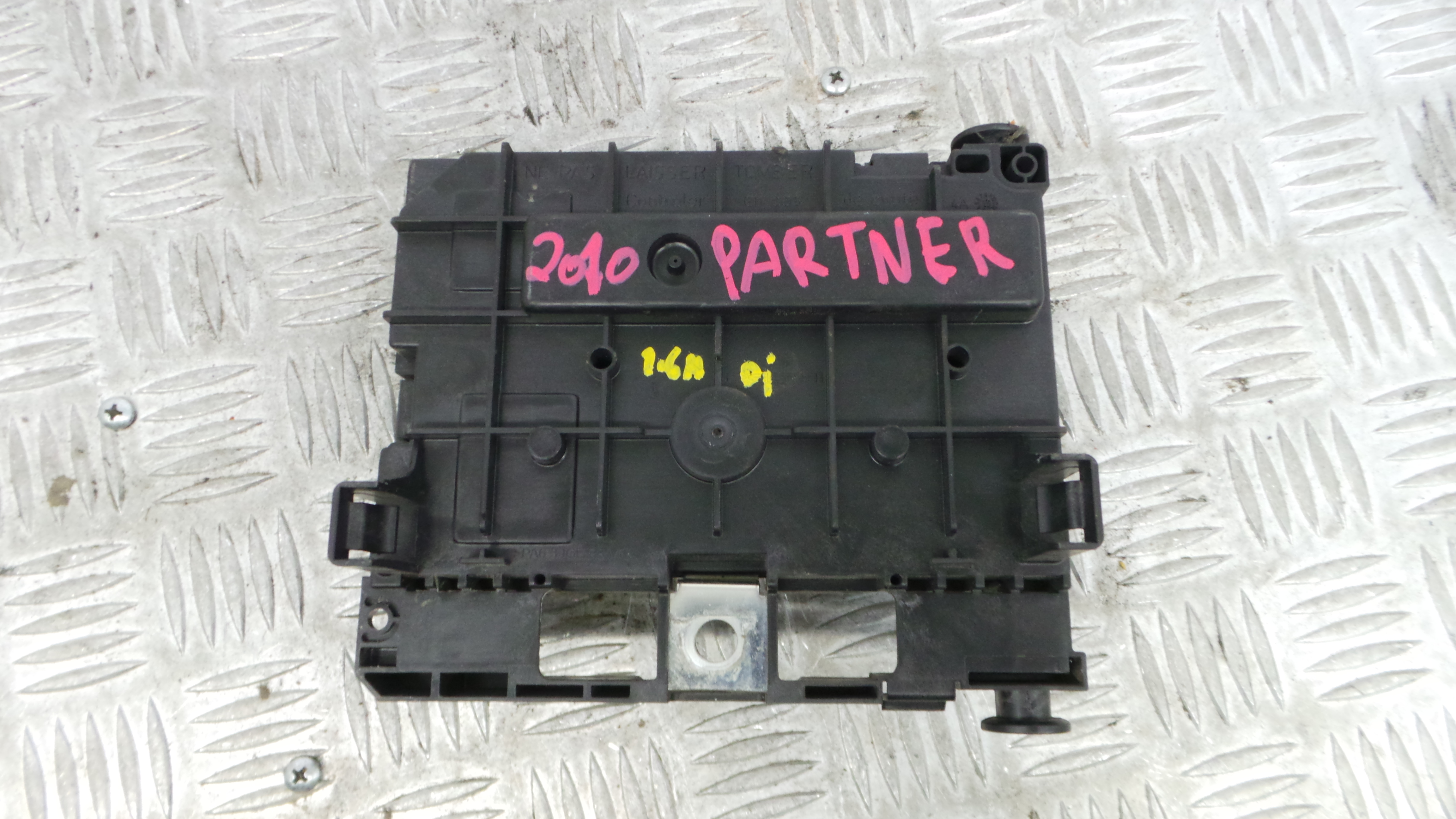 Caixa dos Fusíveis / BSI / UCH / SAM 9675878480 - PEUGEOT PARTNER Caixa/monovolume-36059095 Caixa dos Fusíveis / BSI / UCH / SAM 9675878480 - PEUGEOT PARTNER Caixa/monovolume-36059095