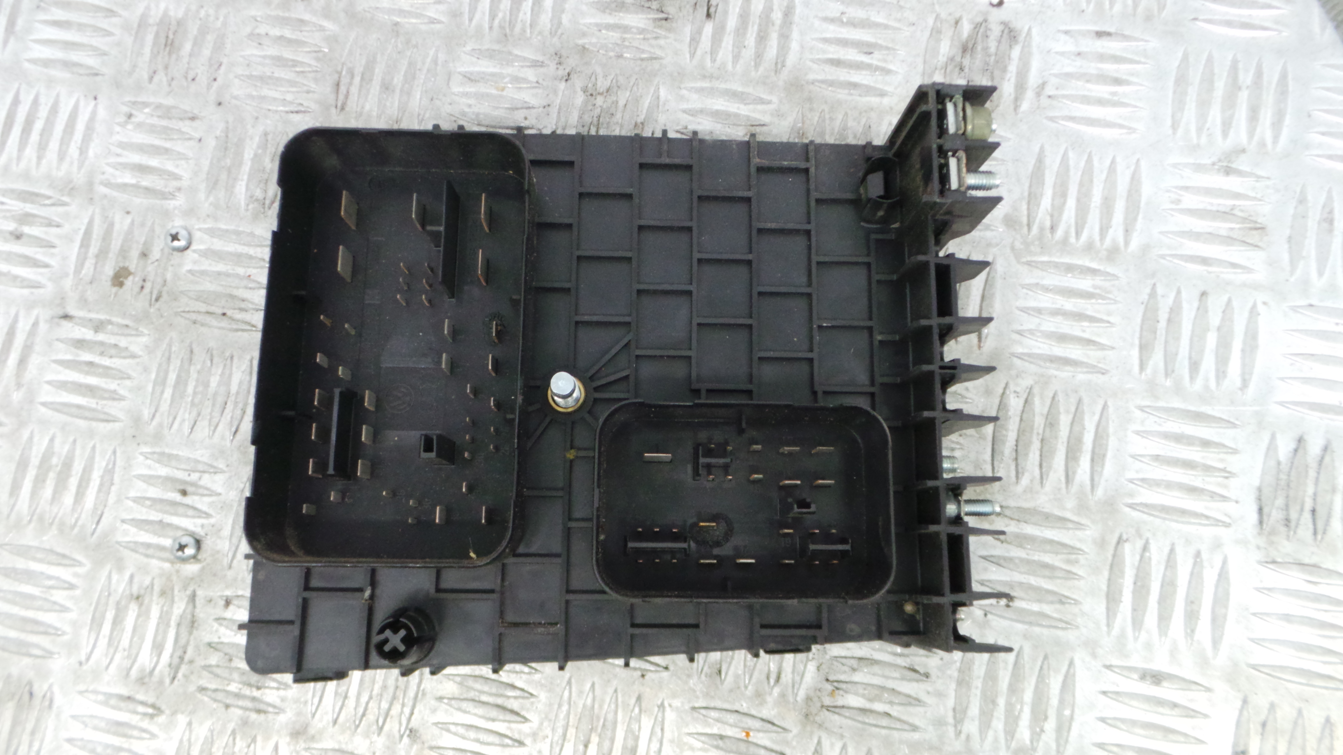 Caixa dos Fusíveis / BSI / UCH / SAM 1K0937124K - VW GOLF V (1K1)-36059122