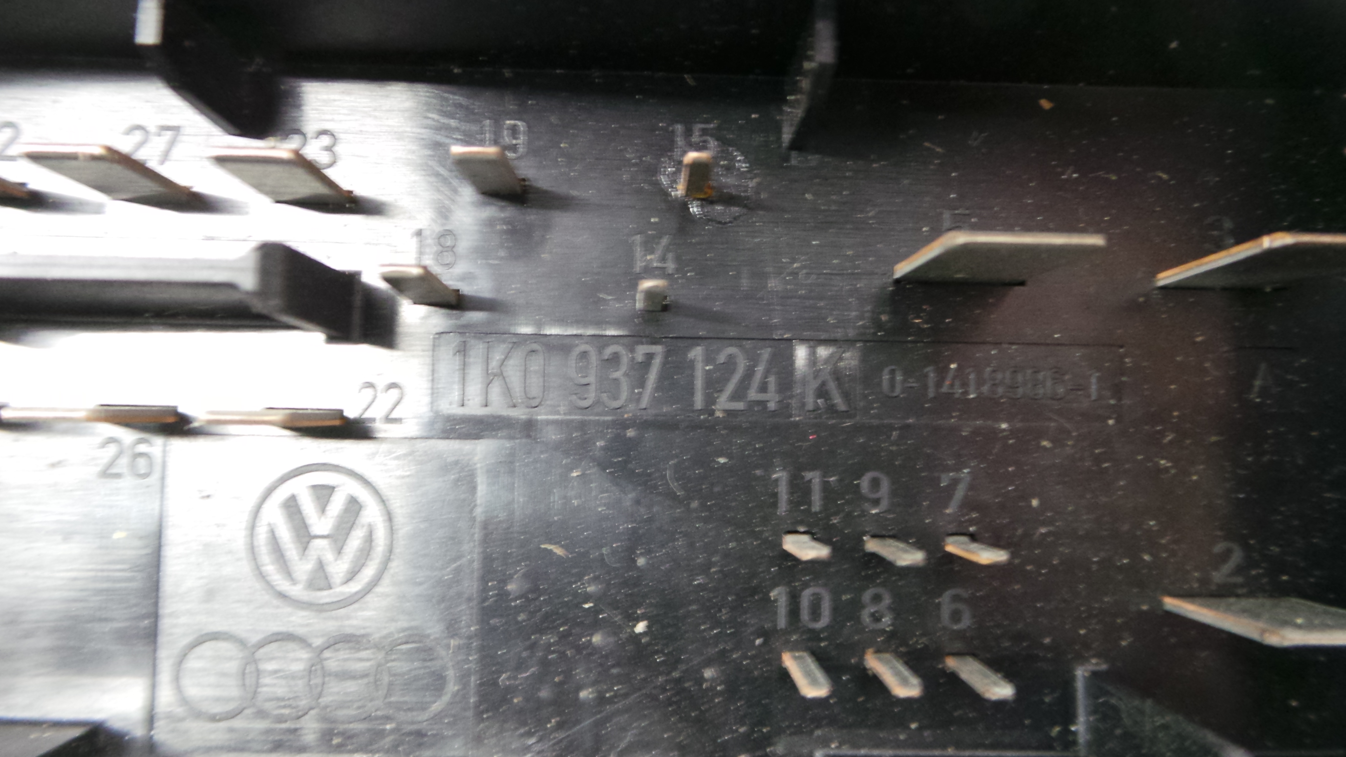 Caixa dos Fusíveis / BSI / UCH / SAM 1K0937124K - VW GOLF V (1K1)-36059122