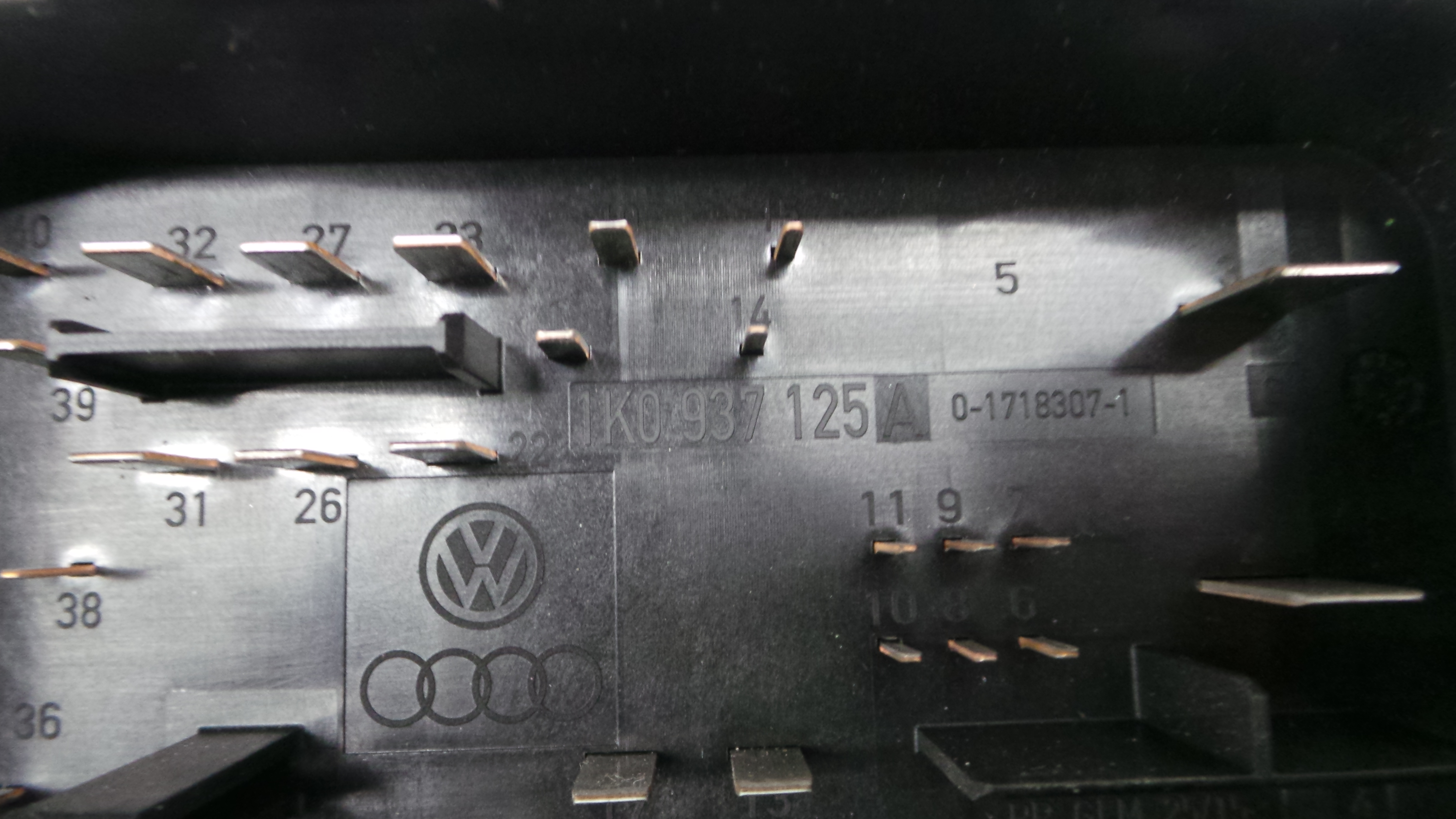 Caixa dos Fusíveis / BSI / UCH / SAM 1K0937125A - VW GOLF V (1K1)-36059133