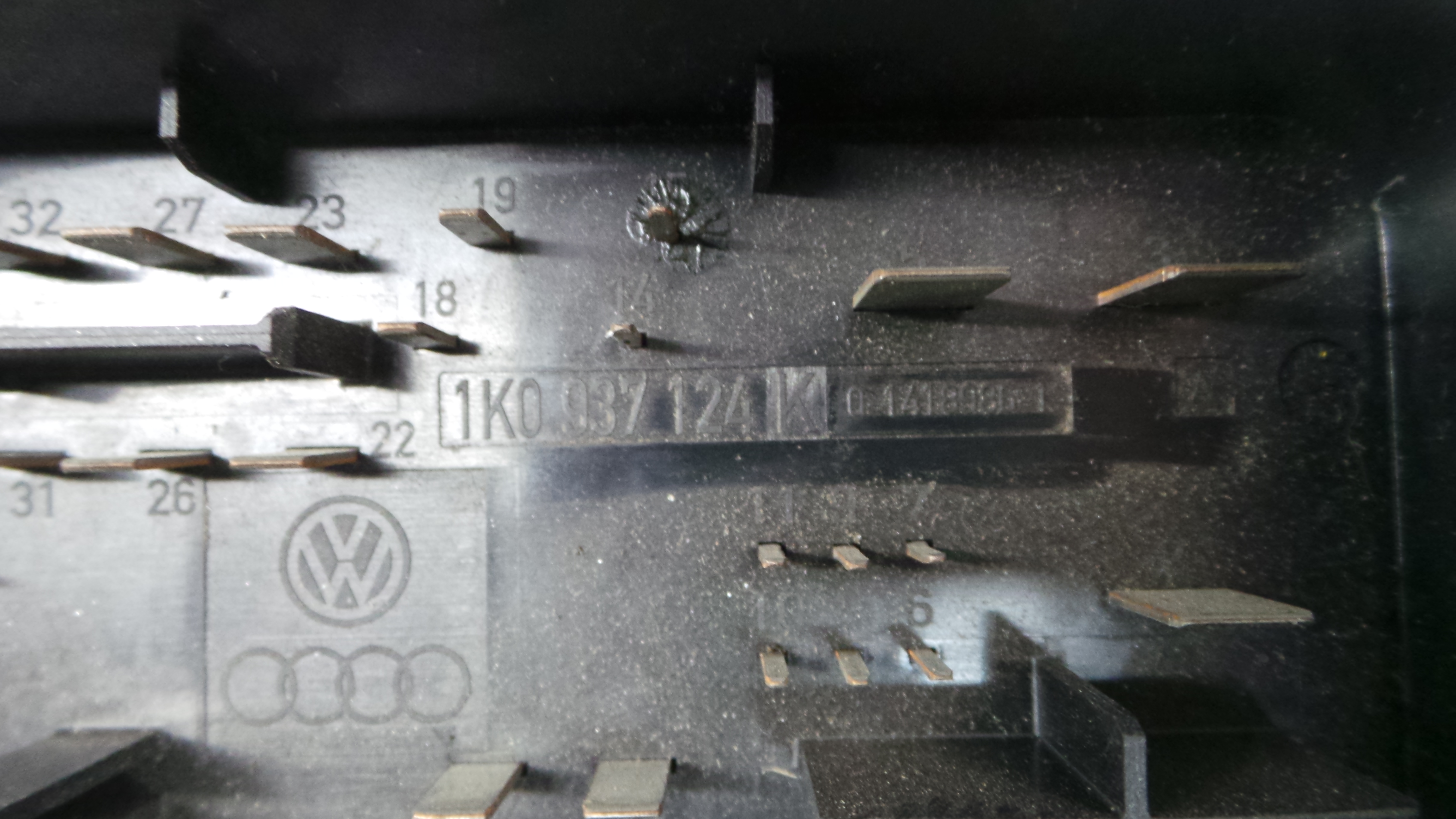 Caixa dos Fusíveis / BSI / UCH / SAM 1K0937124K - VW GOLF V (1K1)-36059140