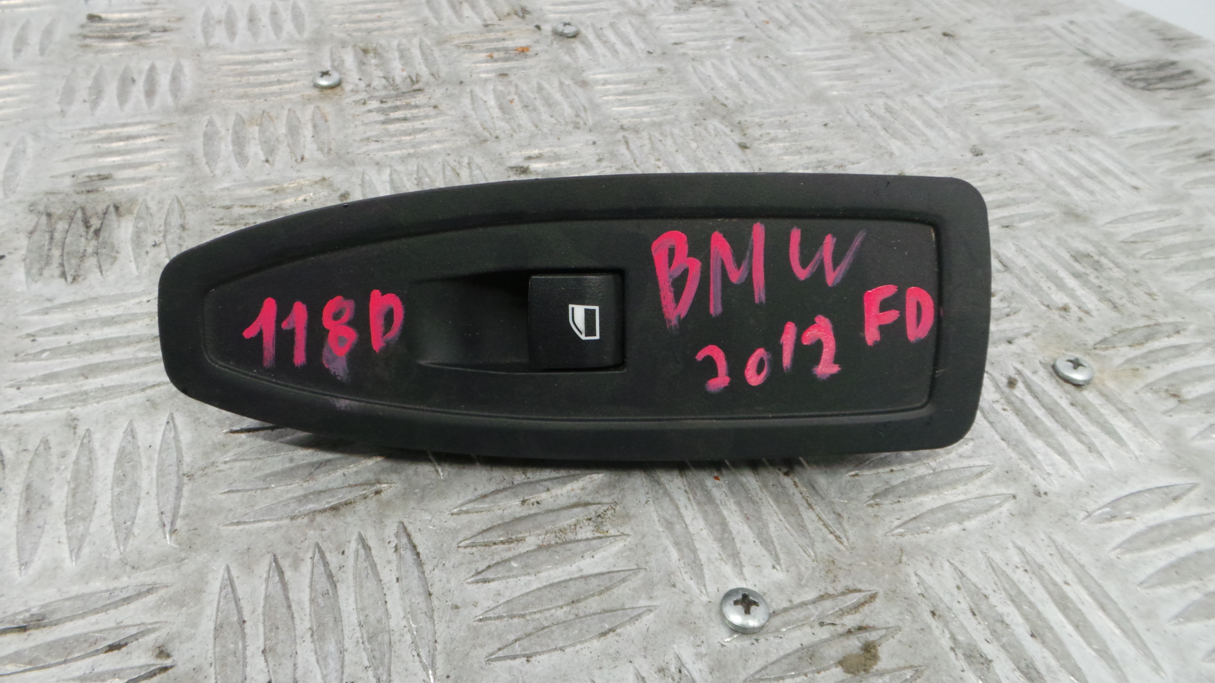 Interruptor / Comando Elevador Vidro Frente Dto 51.41-7240421 - BMW 1 (F20), 1 Sports Hatch (F20)-36059316 Interruptor / Comando Elevador Vidro Frente Dto 51.41-7240421 - BMW 1 (F20), 1 Sports Hatch (F20)-36059316