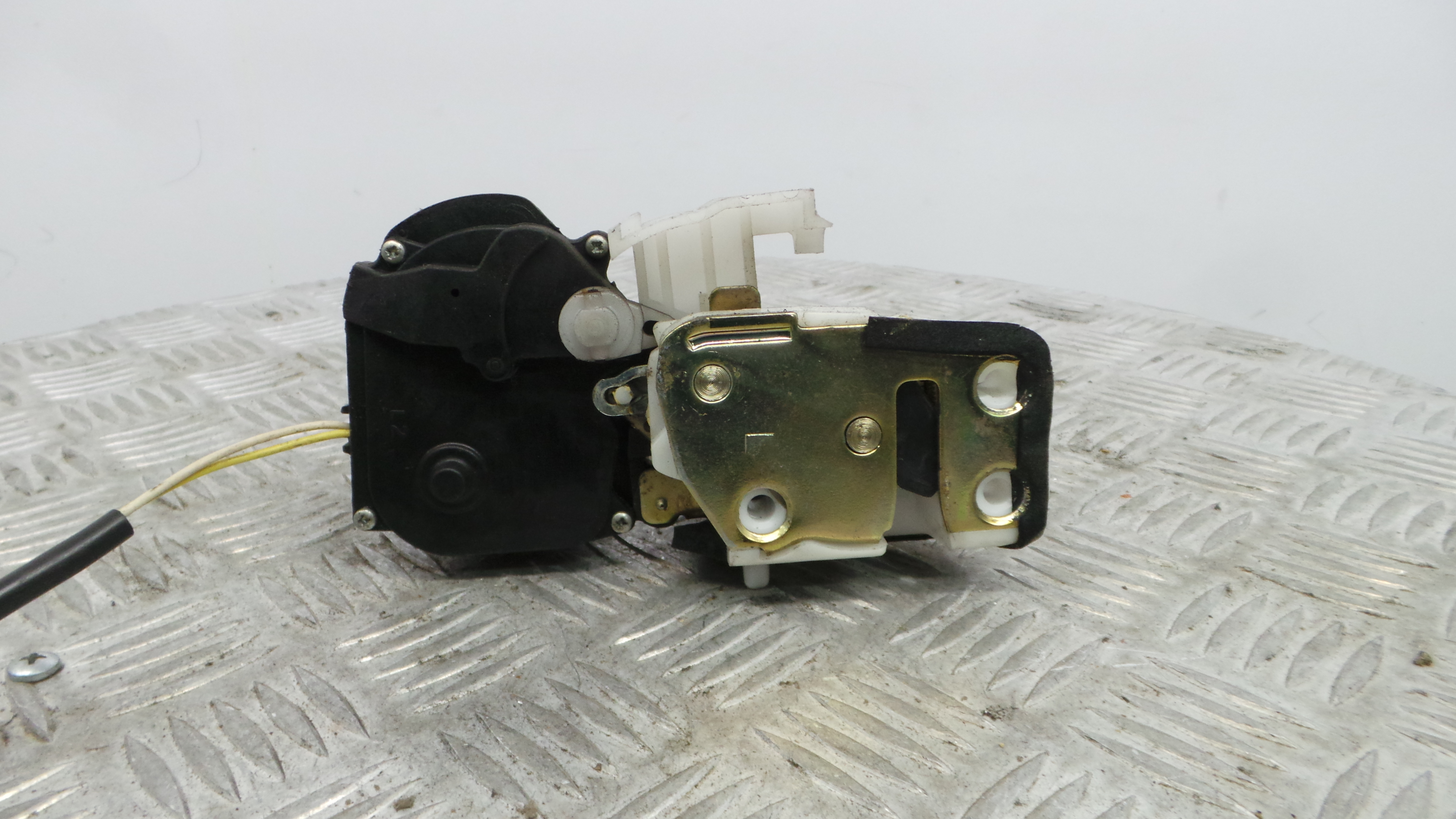 Fecho da Porta Trás Esq FQM100940 - ROVER 45 I Hatchback (RT)-36059480