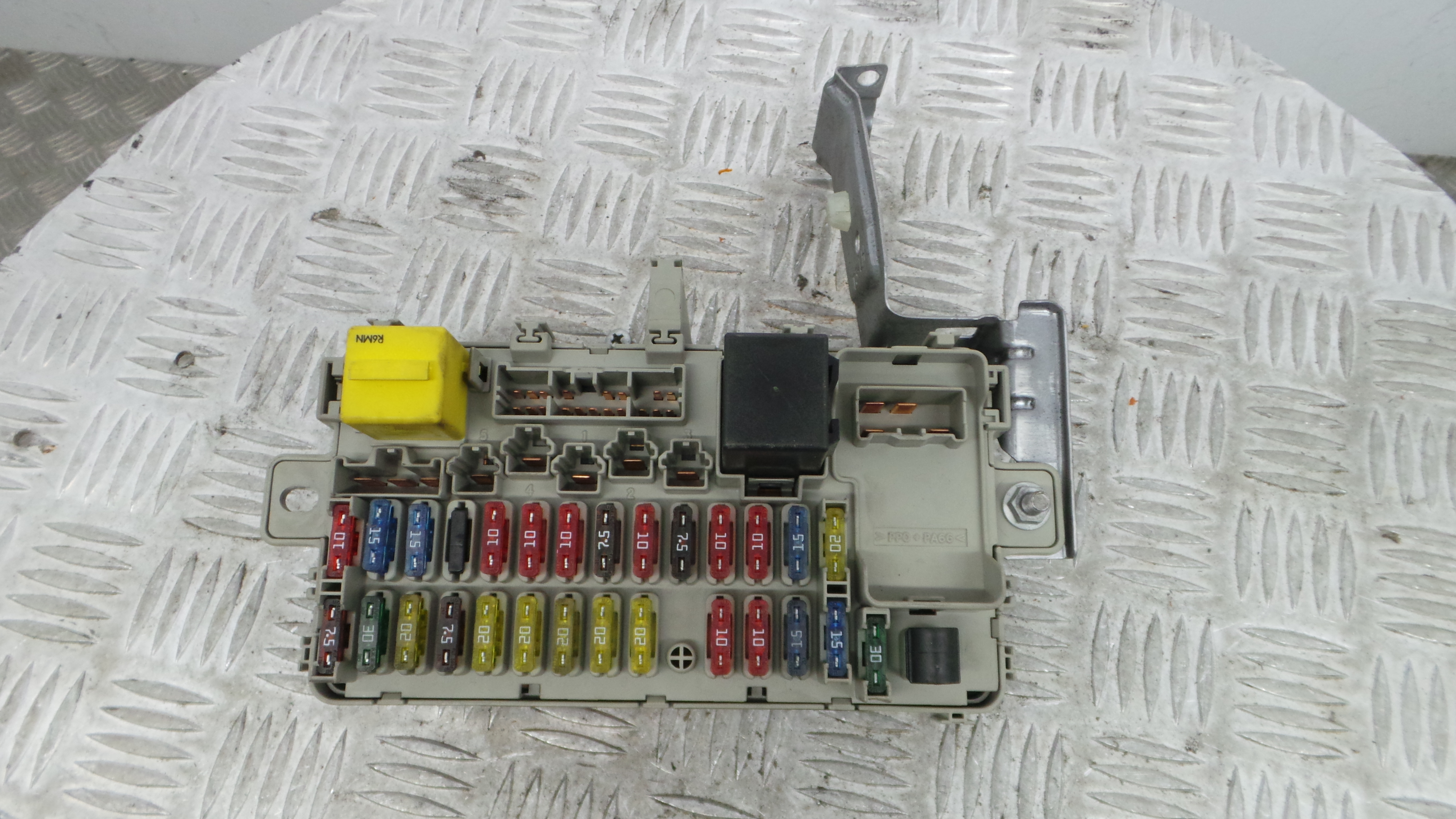 Caixa dos Fusíveis / BSI / UCH / SAM YQE000070 - ROVER 45 I Hatchback (RT)-36059507