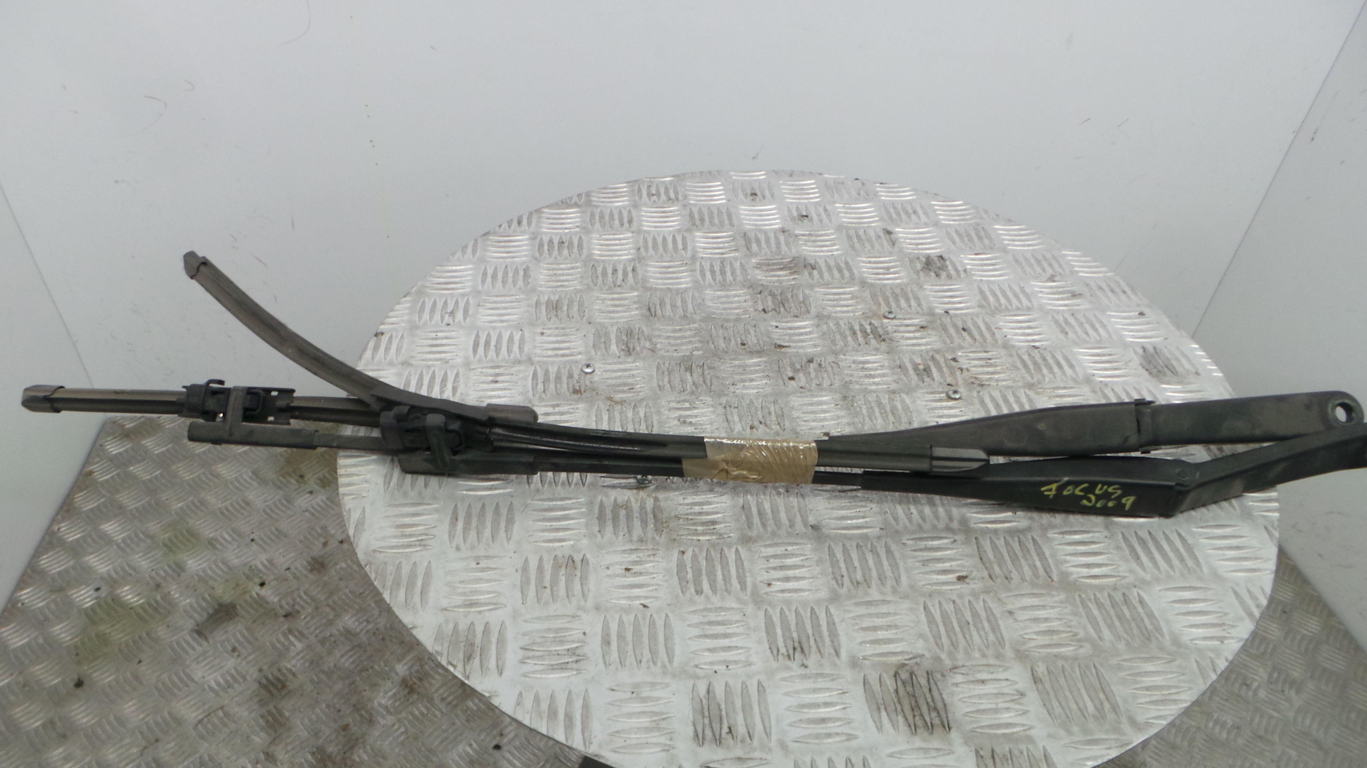 Braço Do Limpa-vidros 4M51-17526-CD - FORD FOCUS II Station Wagon (DA_, FFS, DS), FOCUS II Turnier -36060015 Braço Do Limpa-vidros 4M51-17526-CD - FORD FOCUS II Station Wagon (DA_, FFS, DS), FOCUS II Turnier -36060015