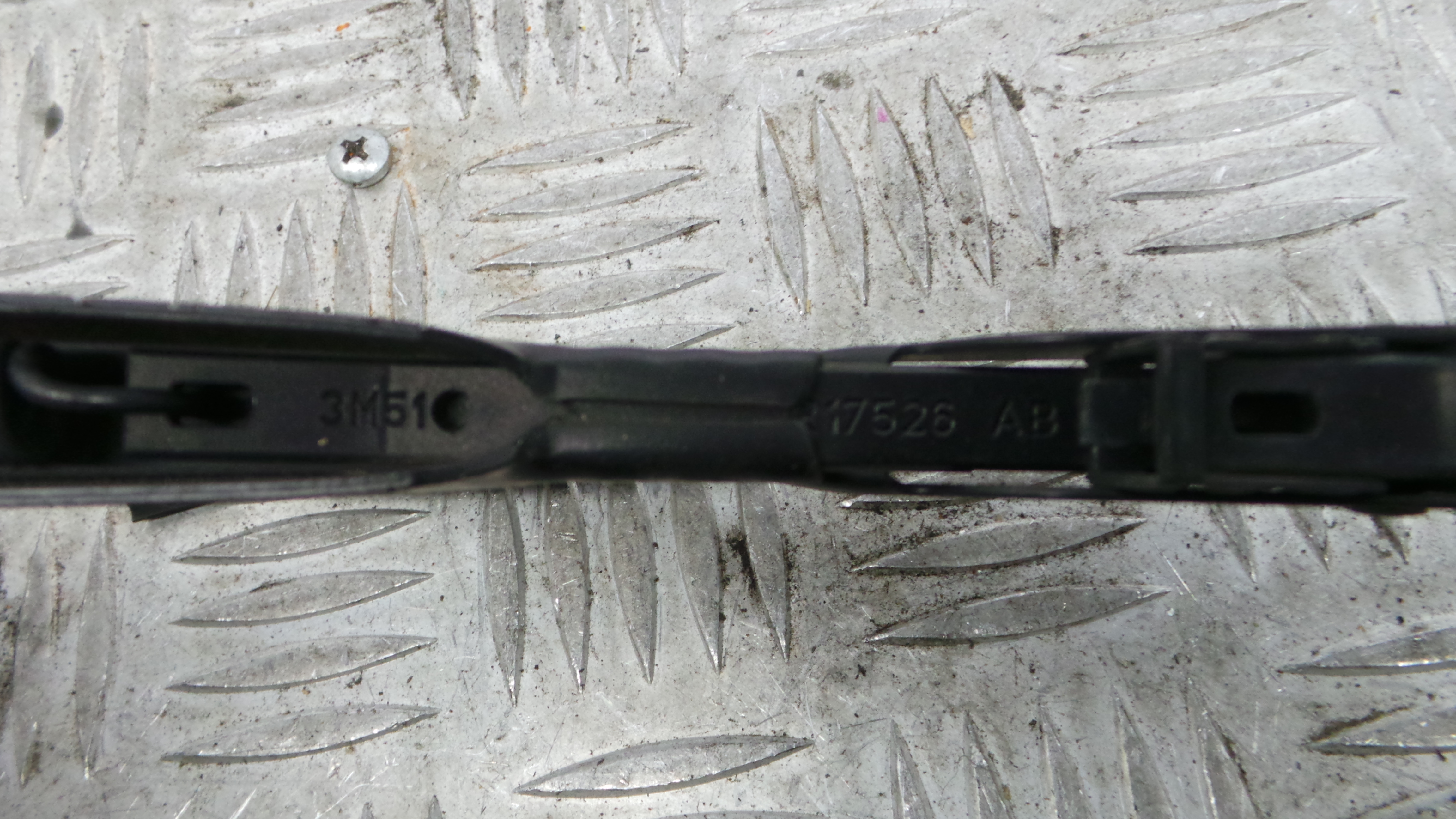 Braço Do Limpa-vidros 3M51-17526-AB - FORD FOCUS II Station Wagon (DA_, FFS, DS), FOCUS II Turnier -36060027