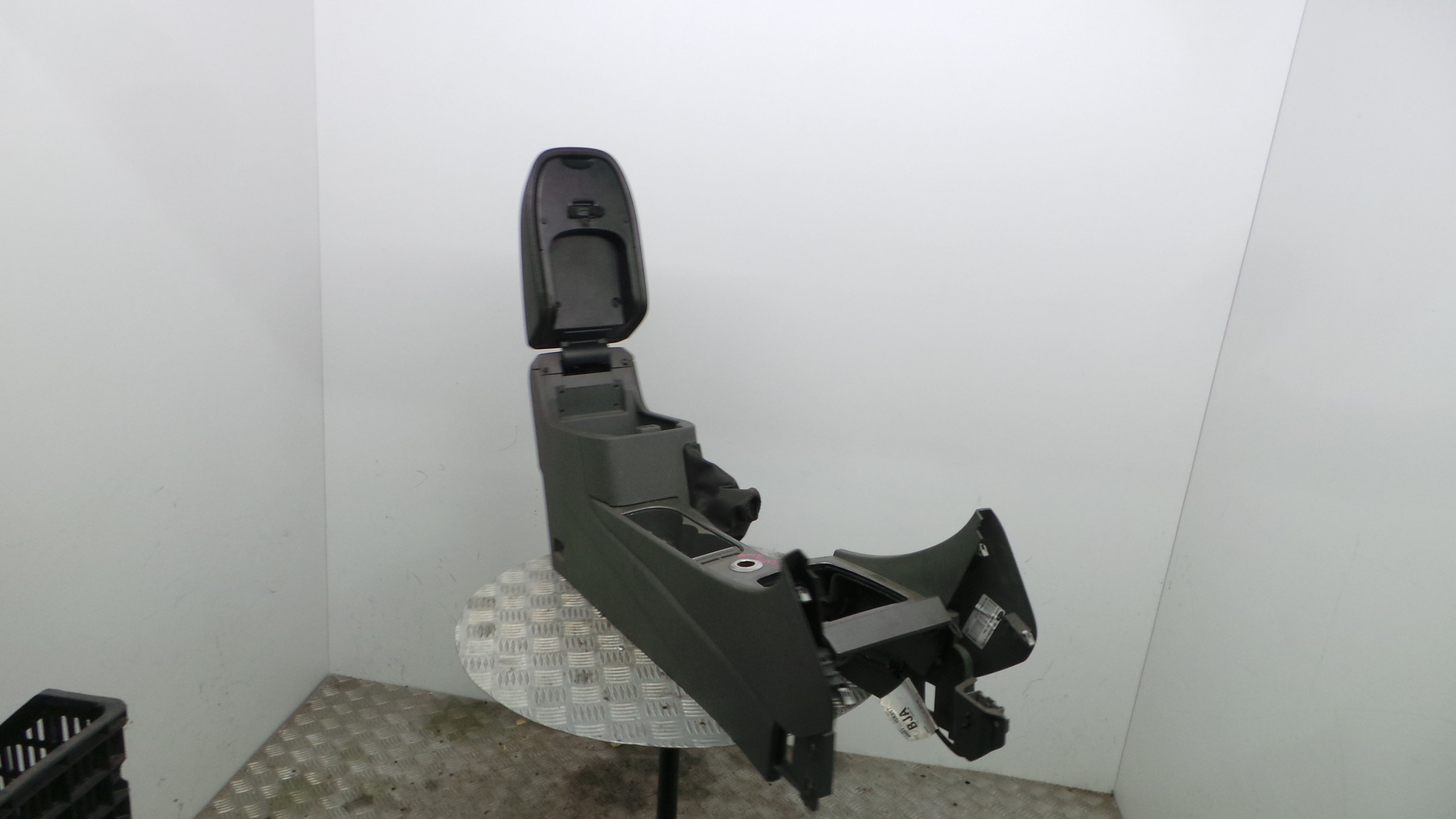 Apoio de Braço Central 8M51-A045M19-AB - FORD FOCUS II Station Wagon (DA_, FFS, DS), FOCUS II Turni-36060750