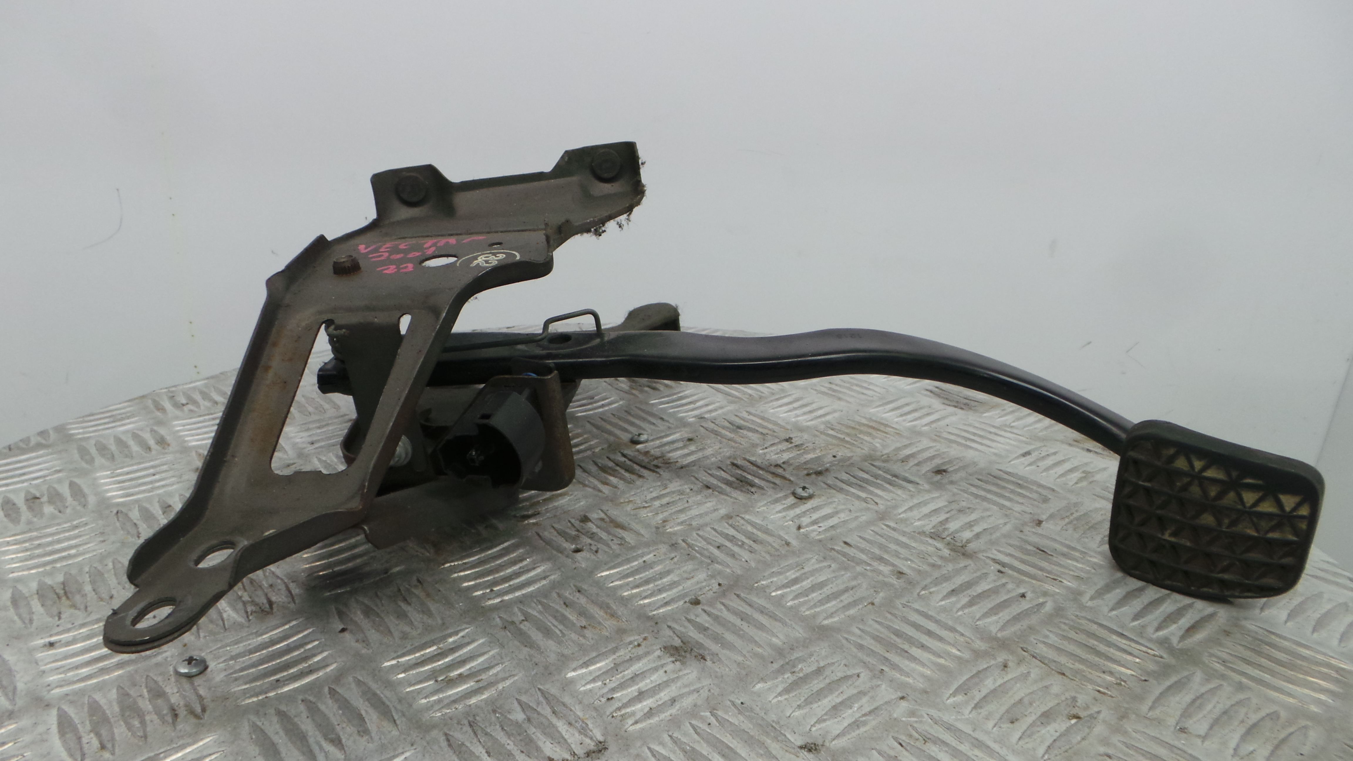 Pedal do Travão 24423691 - OPEL VECTRA B Combi (J96)-36062373 Pedal do Travão 24423691 - OPEL VECTRA B Combi (J96)-36062373