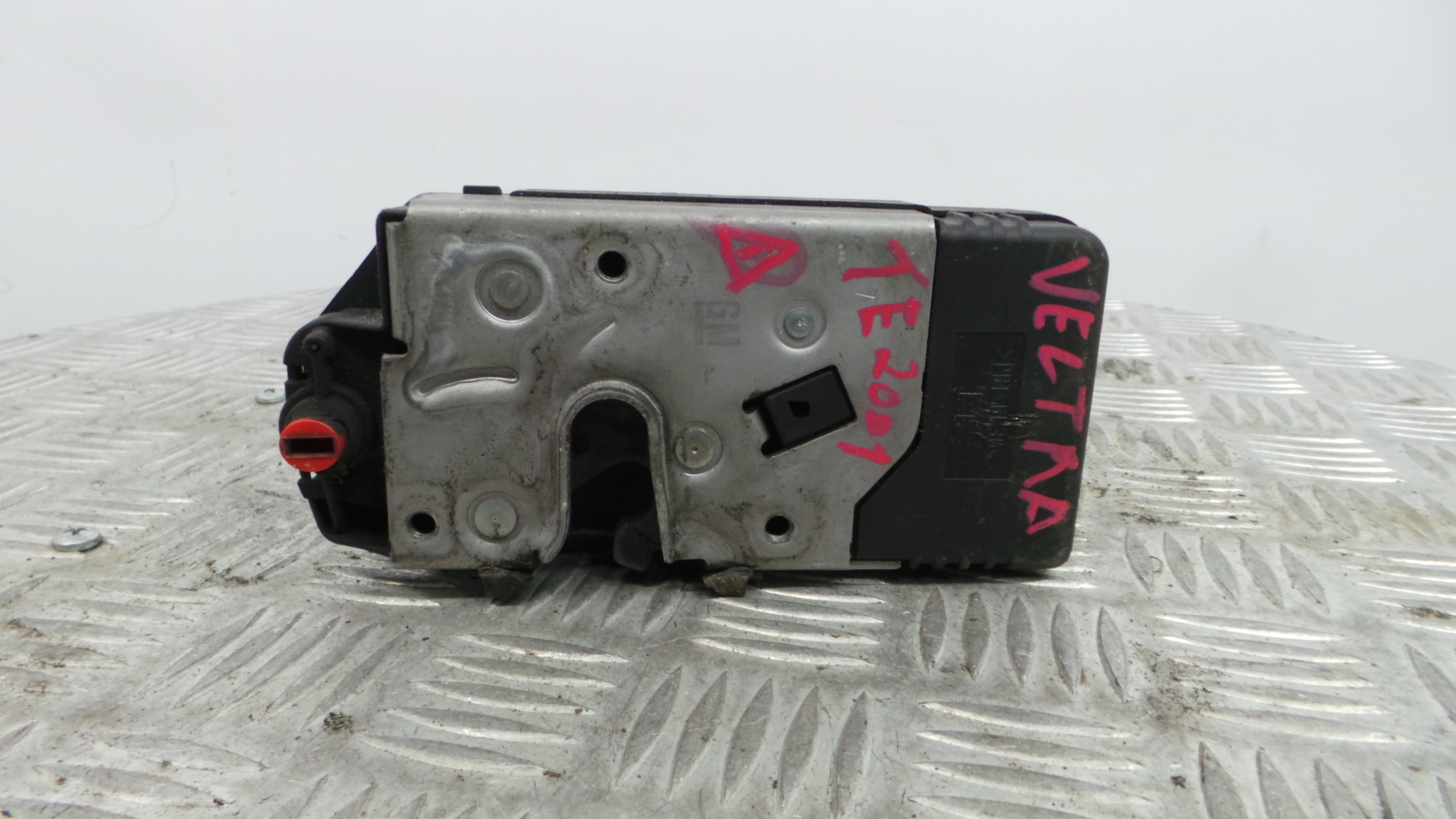 Fecho da Porta Trás Esq 24414130 - OPEL VECTRA B Combi (J96)-36062931