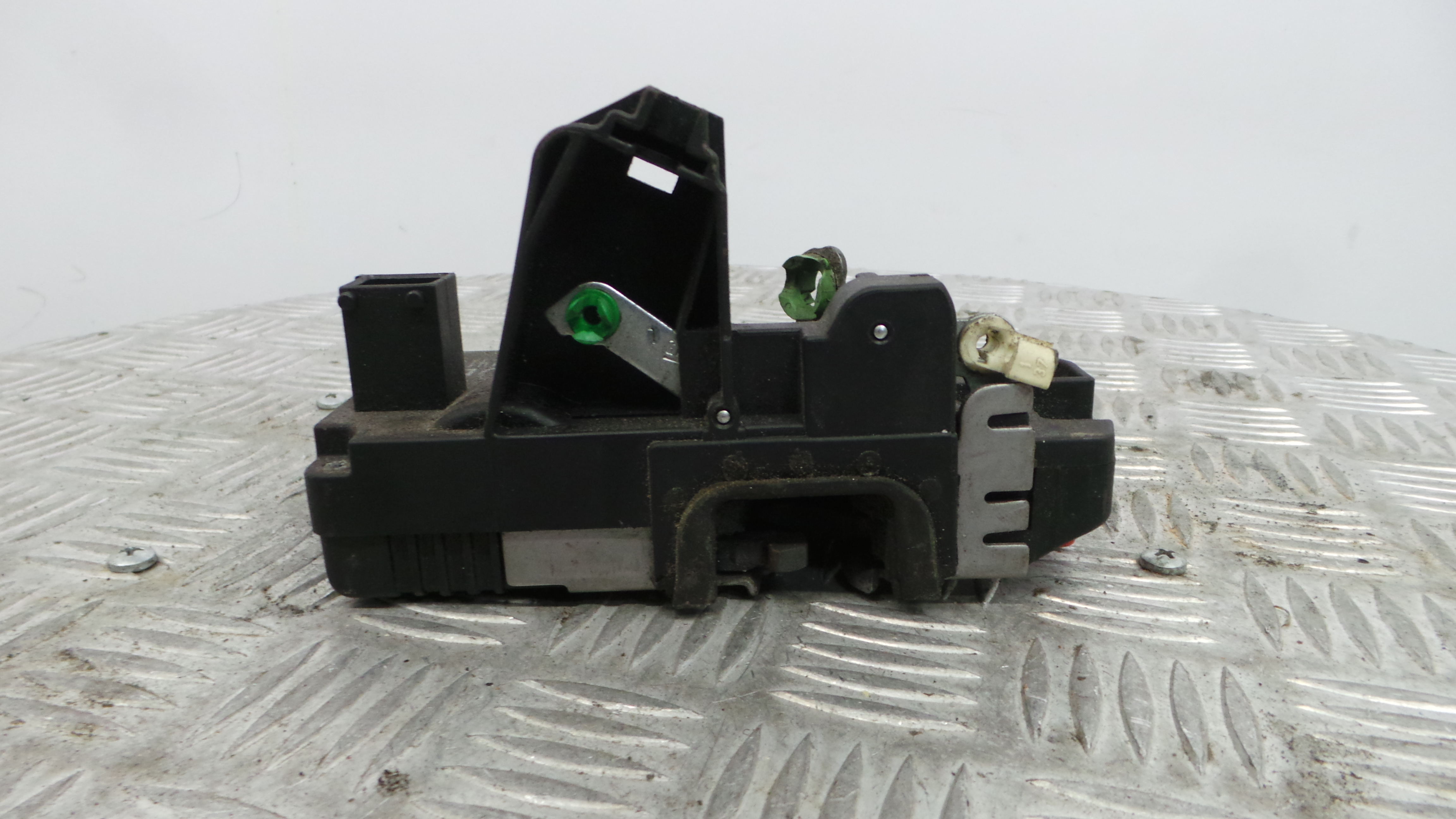 Fecho da Porta Trás Esq 24414130 - OPEL VECTRA B Combi (J96)-36062931