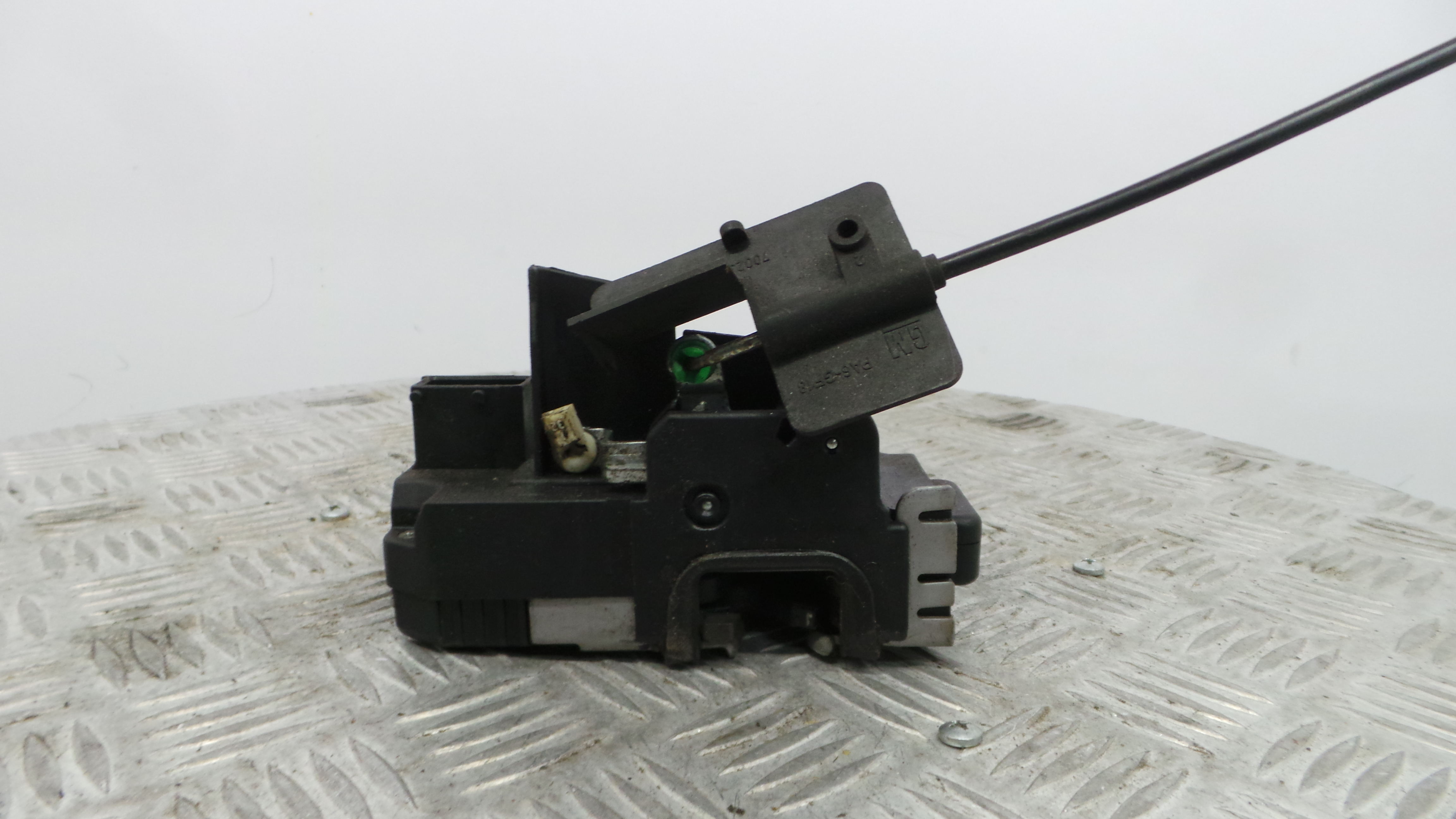 Fecho da Porta Frente Esq 24414110 - OPEL VECTRA B Combi (J96)-36062943 Fecho da Porta Frente Esq 24414110 - OPEL VECTRA B Combi (J96)-36062943