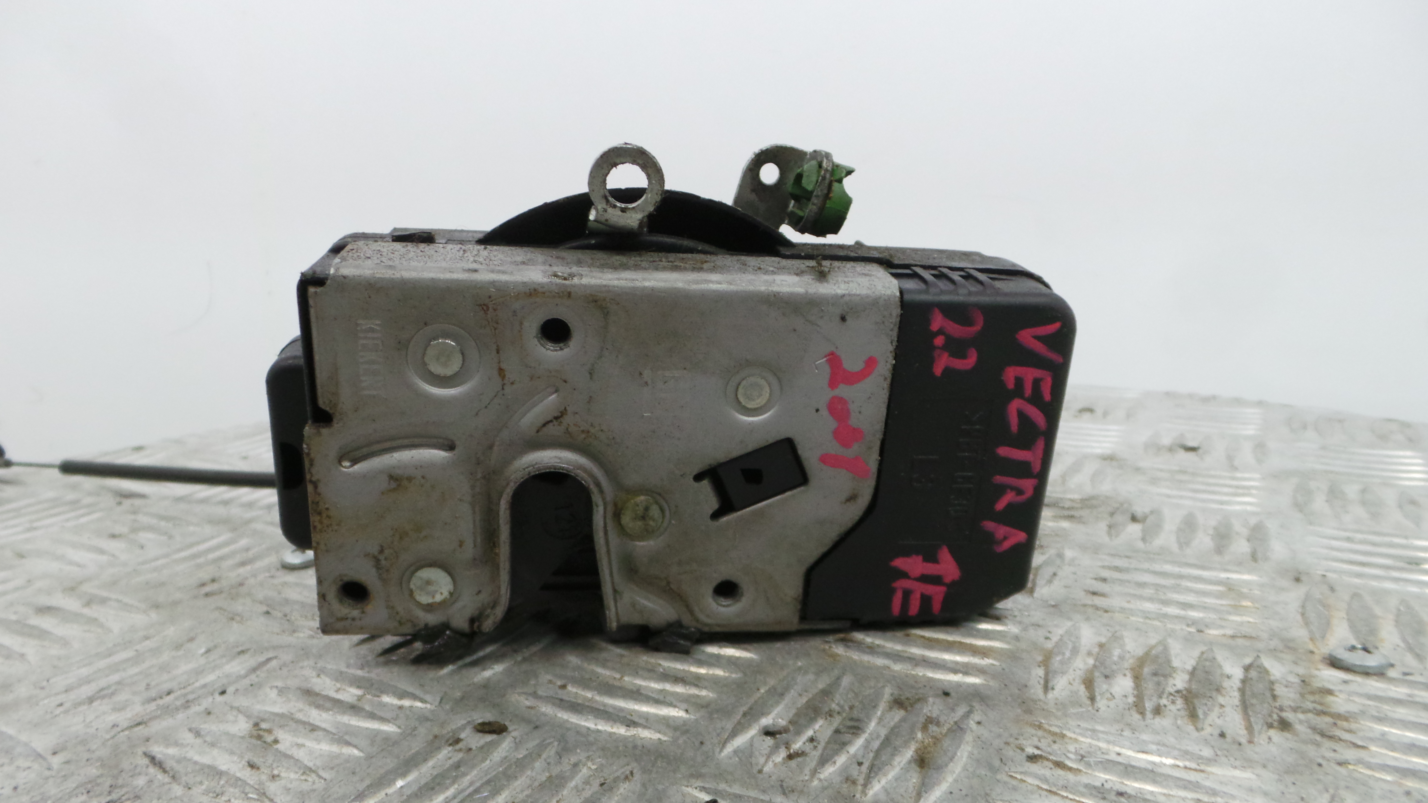 Fecho da Porta Frente Esq 24414110 - OPEL VECTRA B Combi (J96)-36062943